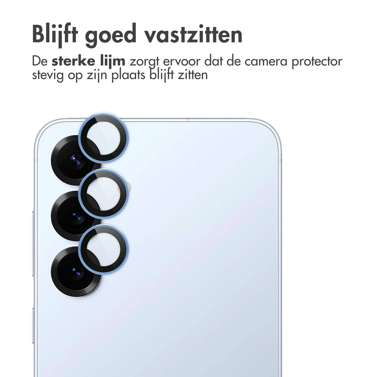 Telefoon met aangebrachte camerabeschermers. De telefoon is lichtblauw.