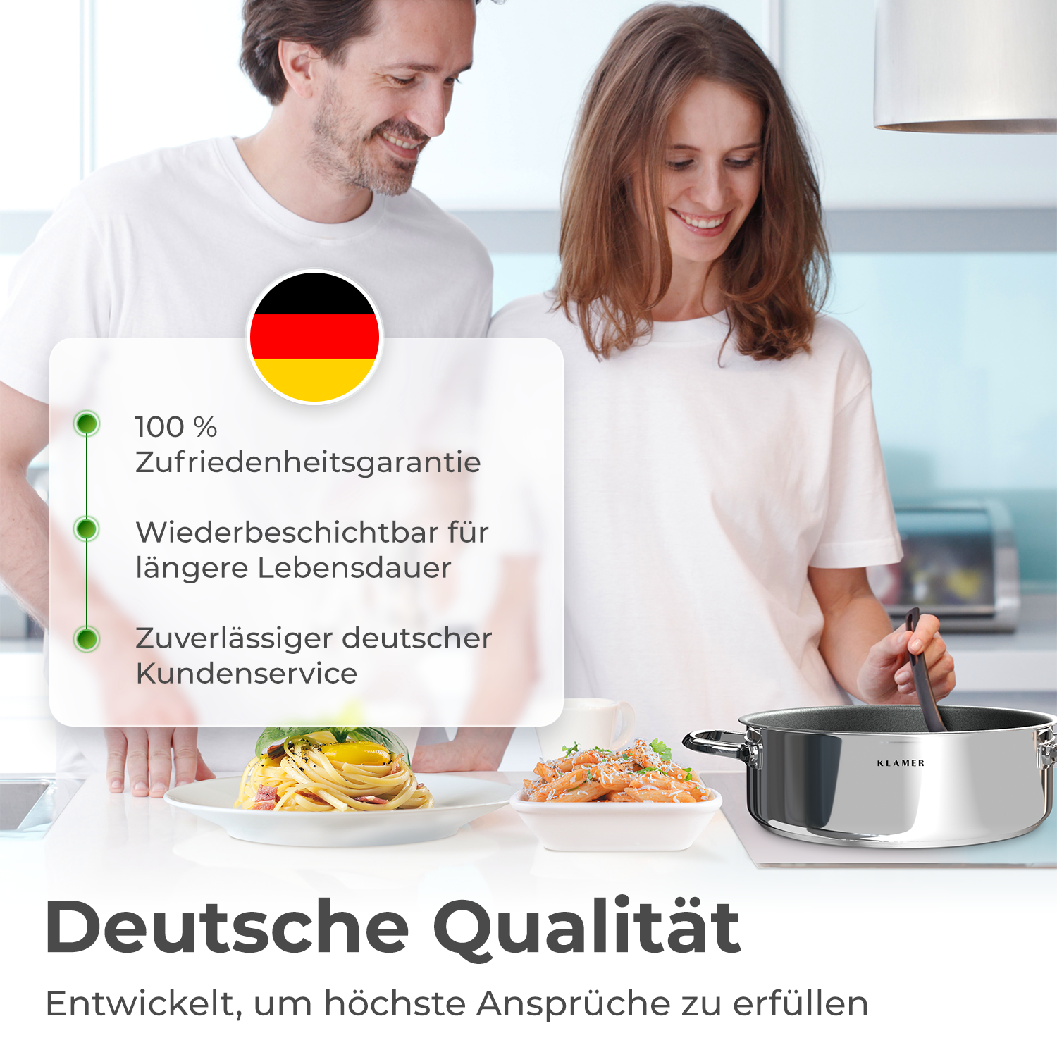 Paar in der Küche beim Kochen. Pfanne und Essen auf der Theke. Deutsches Flaggenlogo. Text: Deutsche Qualität.