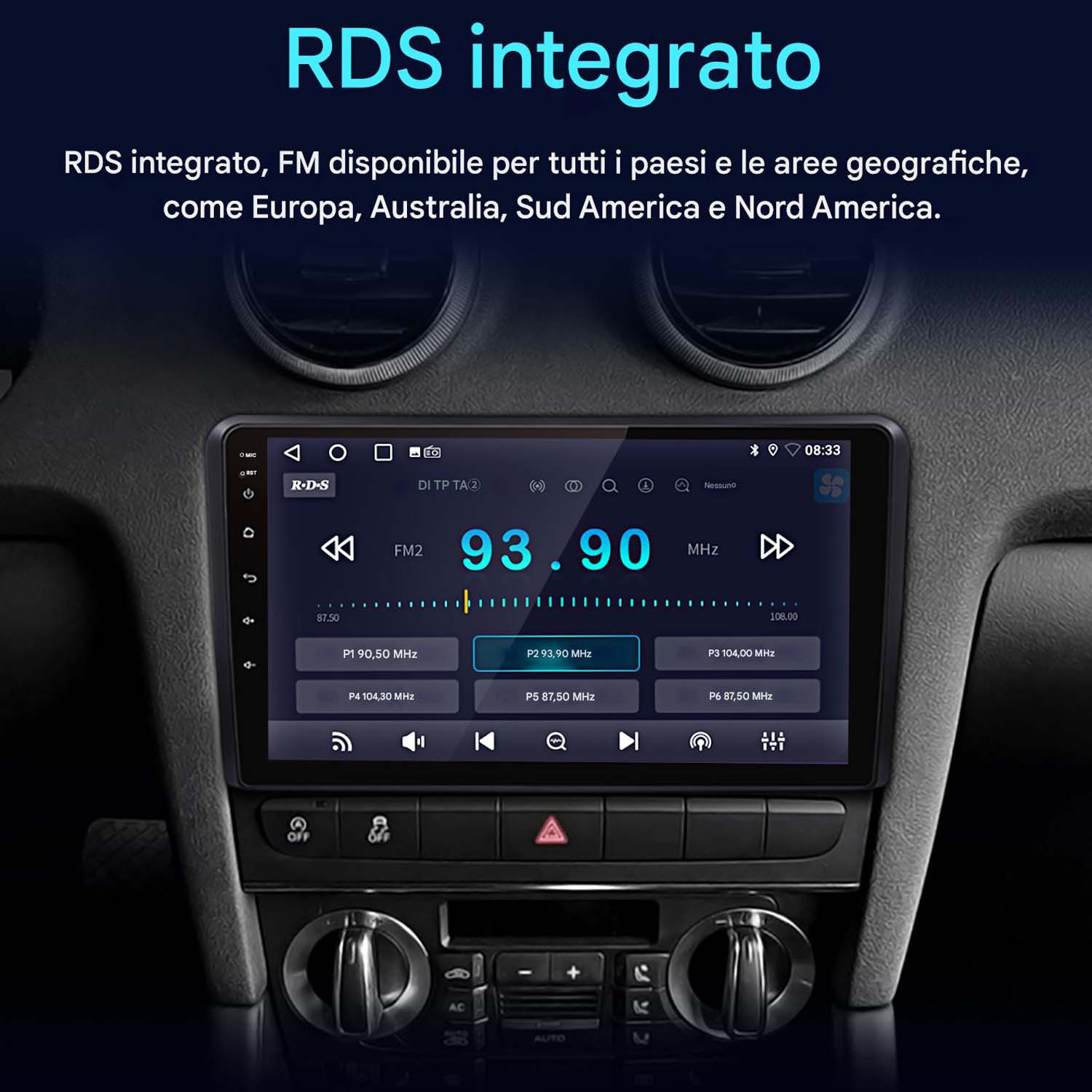 Autoradio che mostra le informazioni sulla stazione radio. Testo in italiano. Interni auto.