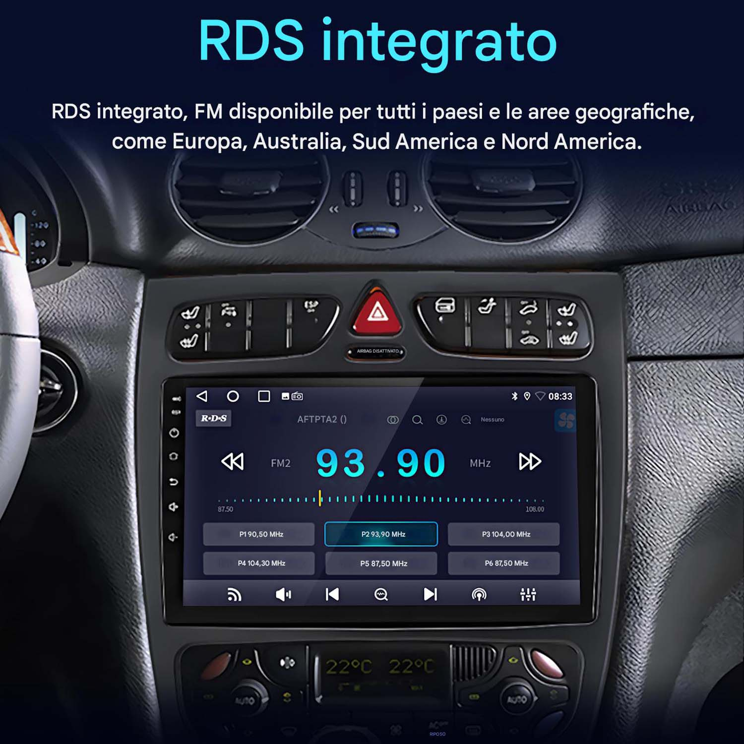 Autoradio con un'interfaccia radio che mostra la frequenza e le informazioni della stazione.