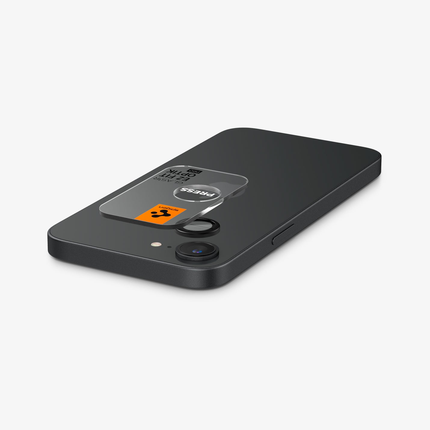 Czarny telefon, na który nakłada się ochraniacz ekranu. Ochraniacz ma zakładkę do odrywania. Białe tło.