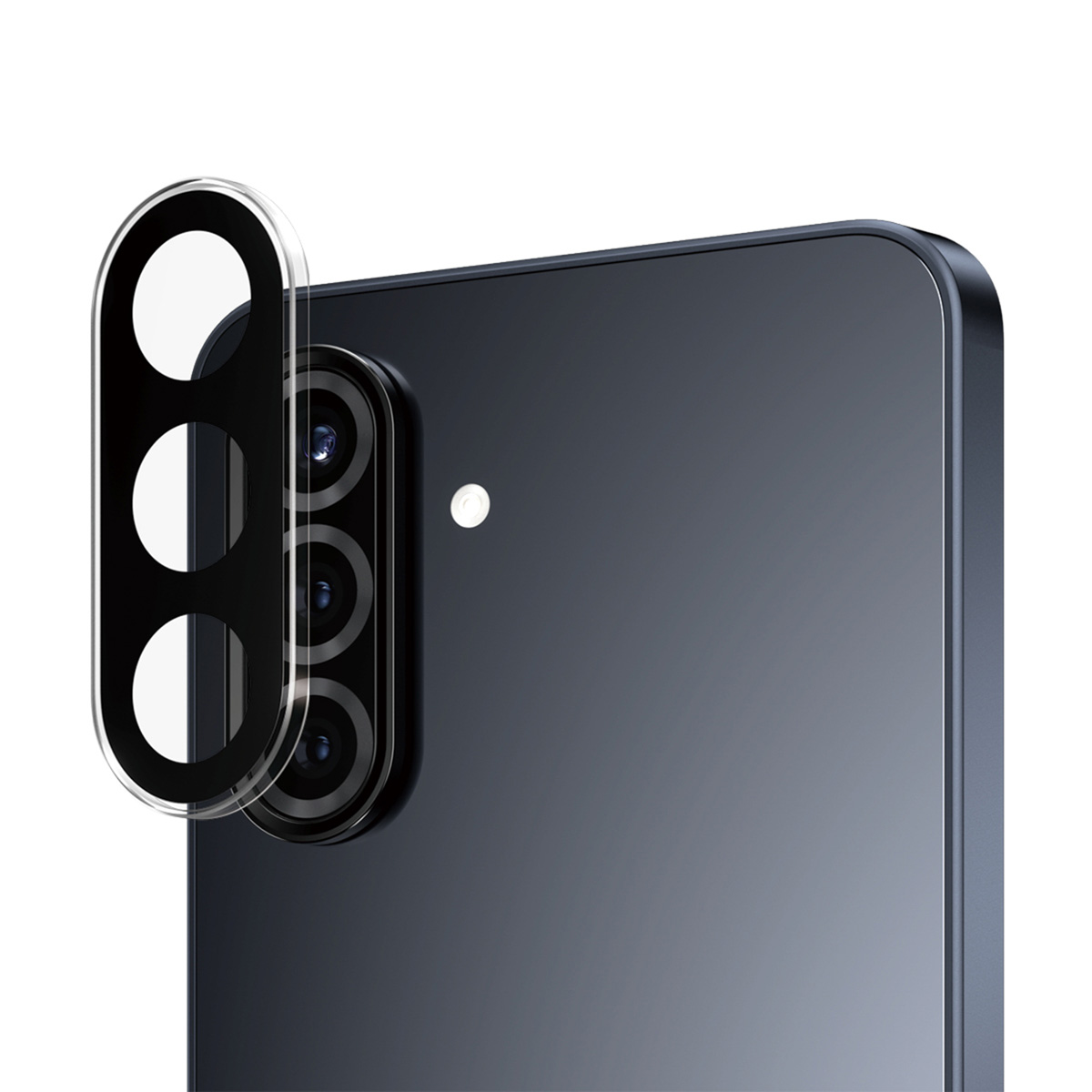 Primo piano del modulo fotocamera di un telefono con vetro protettivo installato.