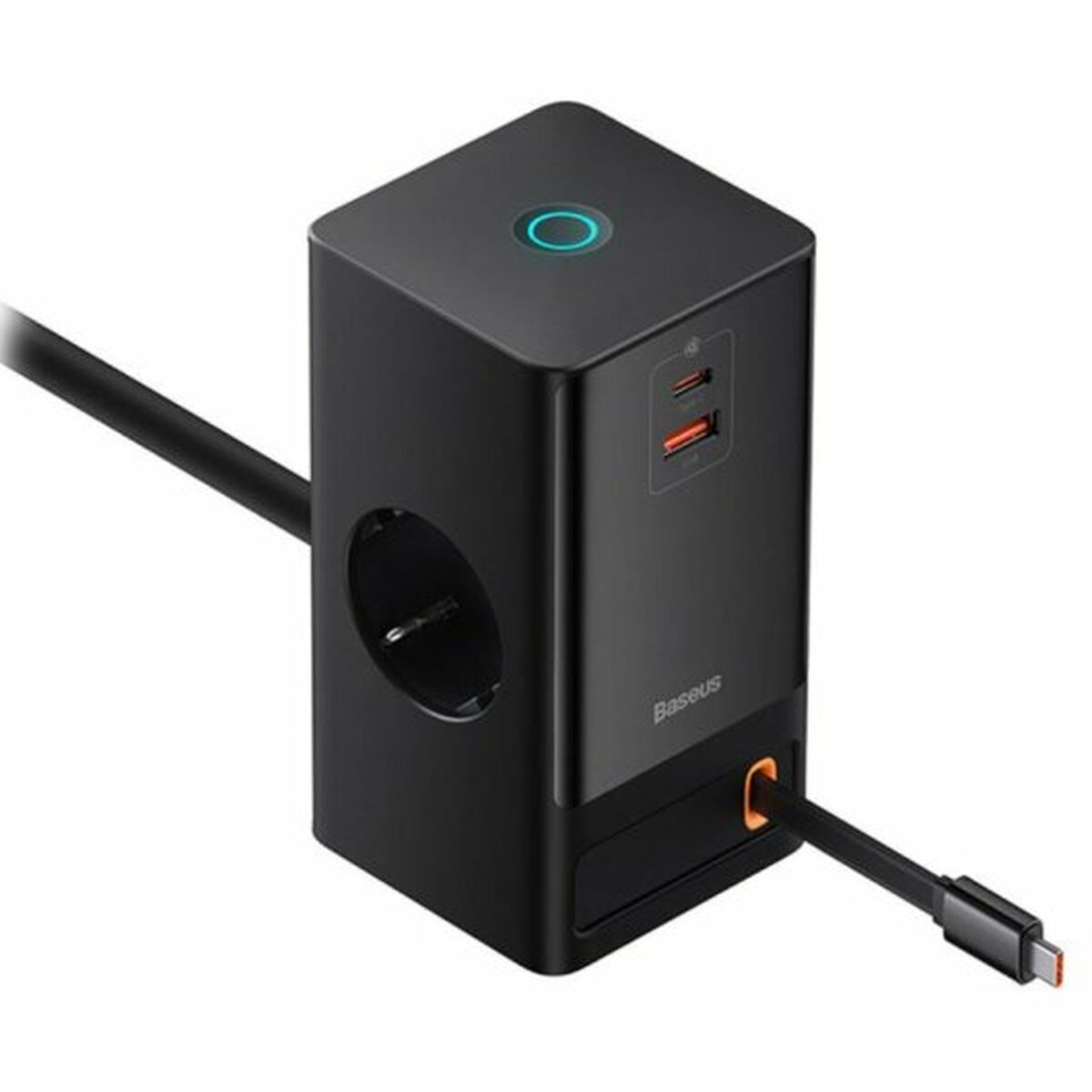 Regleta negra con puertos USB y cable de alimentación sobre fondo blanco.