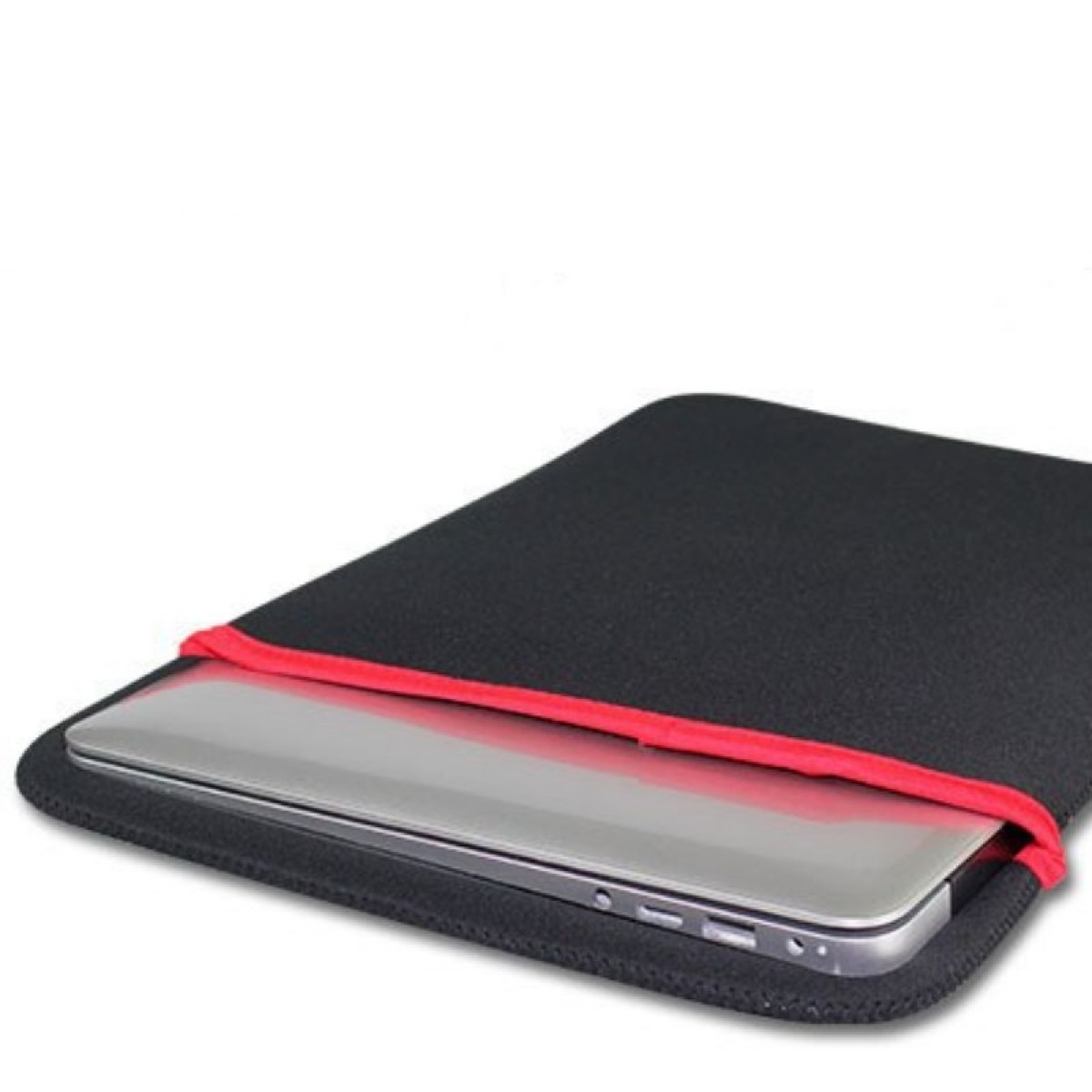 Czarna torba na laptopa z czerwoną lamówką, zawierająca srebrny laptop w środku.