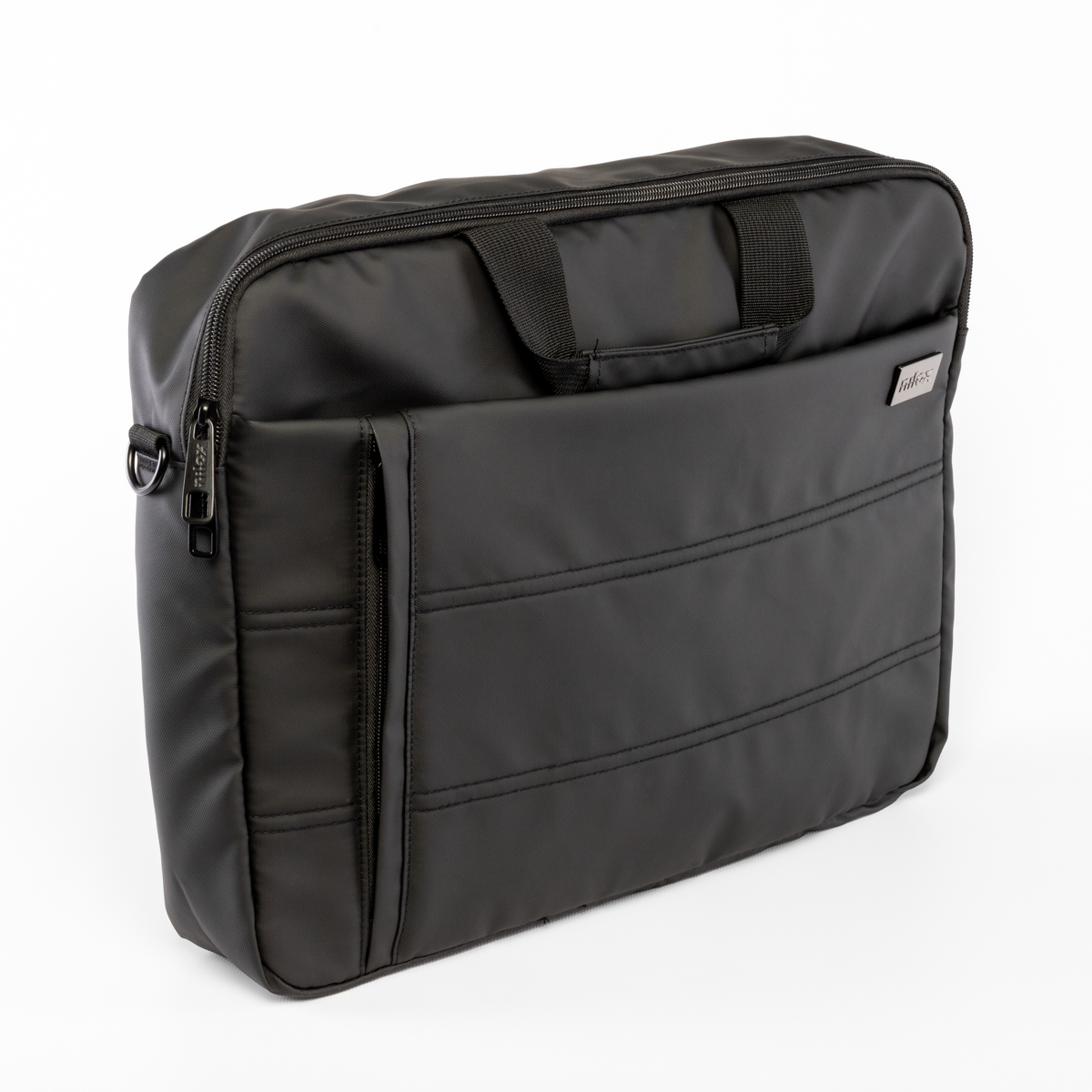 Una borsa per laptop nera, con manico, cerniere e tracolla. È su sfondo bianco.