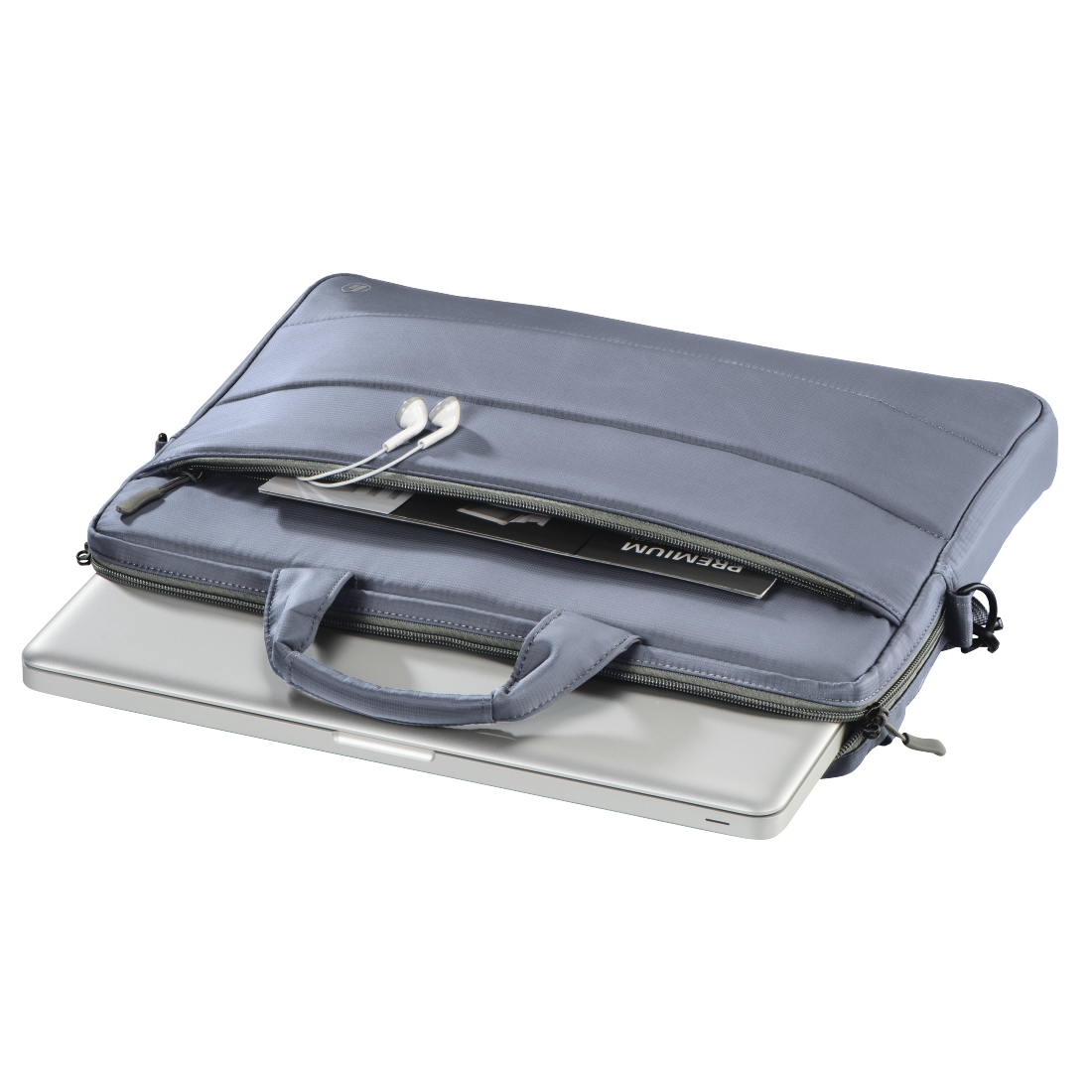Borsa grigia per laptop, parzialmente aperta, con un laptop e un paio di auricolari bianchi all'interno.