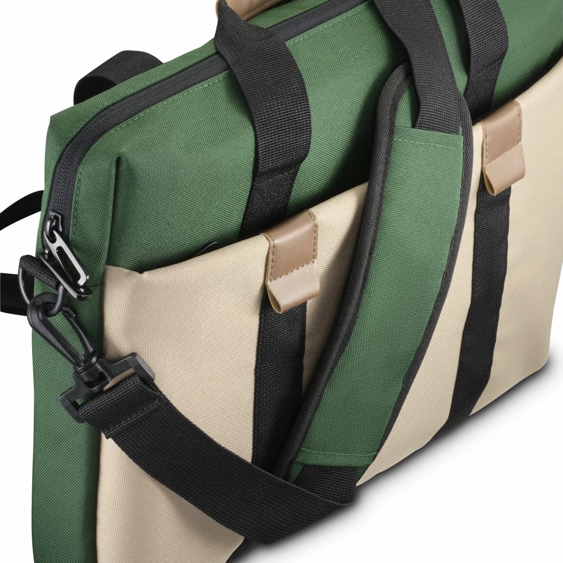 Borsa verde e beige per laptop, cinturino nero, cerniera, vista laterale, primo piano.