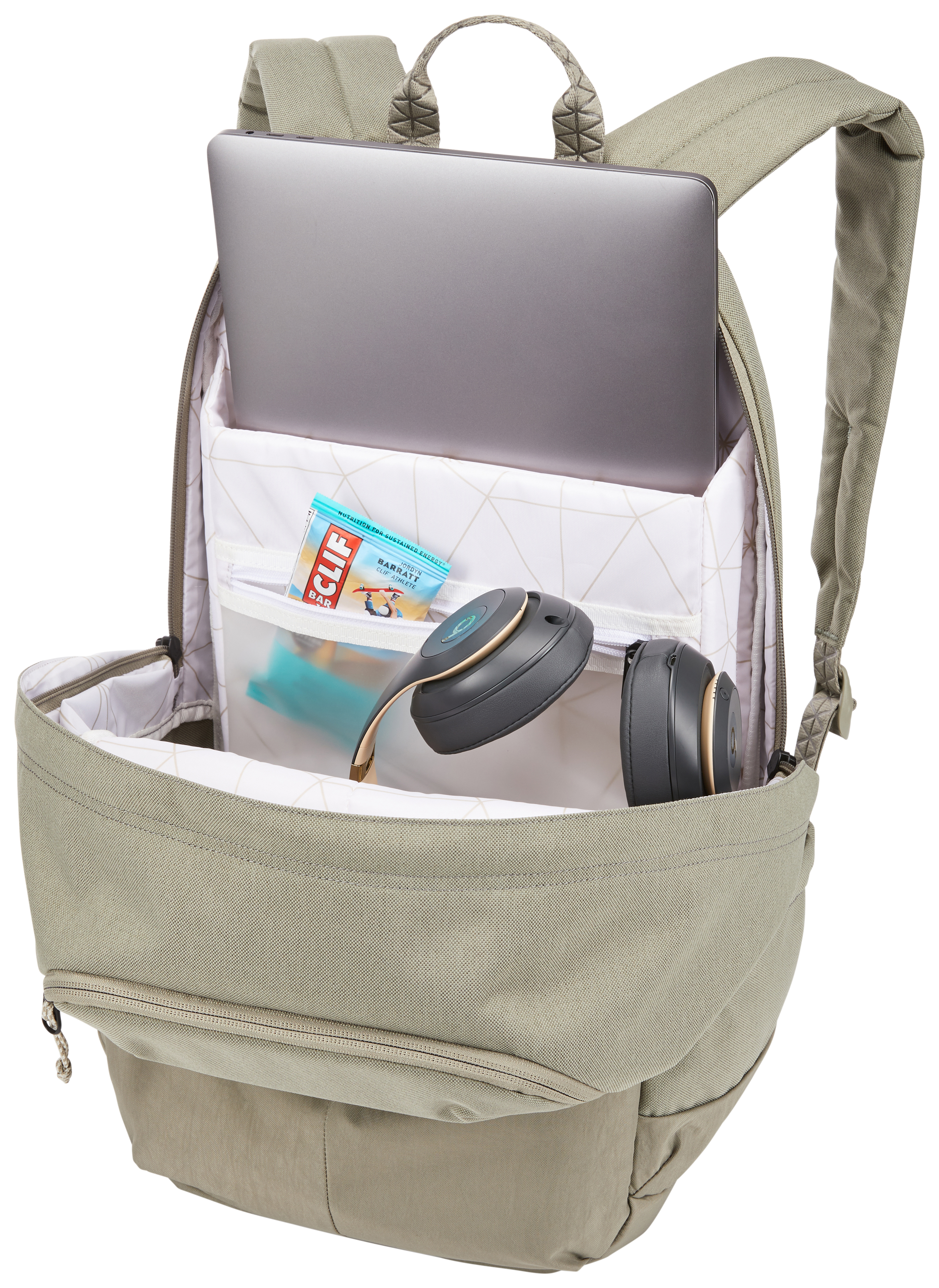 Offener Rucksack mit Laptop, Kopfhörern, Riegel innen. Tan/grüner Stoff.