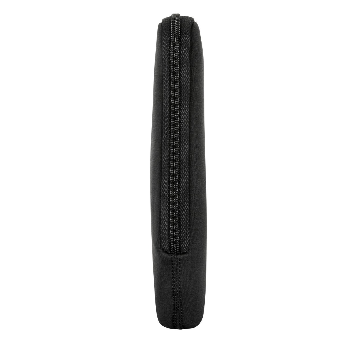 Custodia nera per laptop con cerniera. Verticale su sfondo bianco.