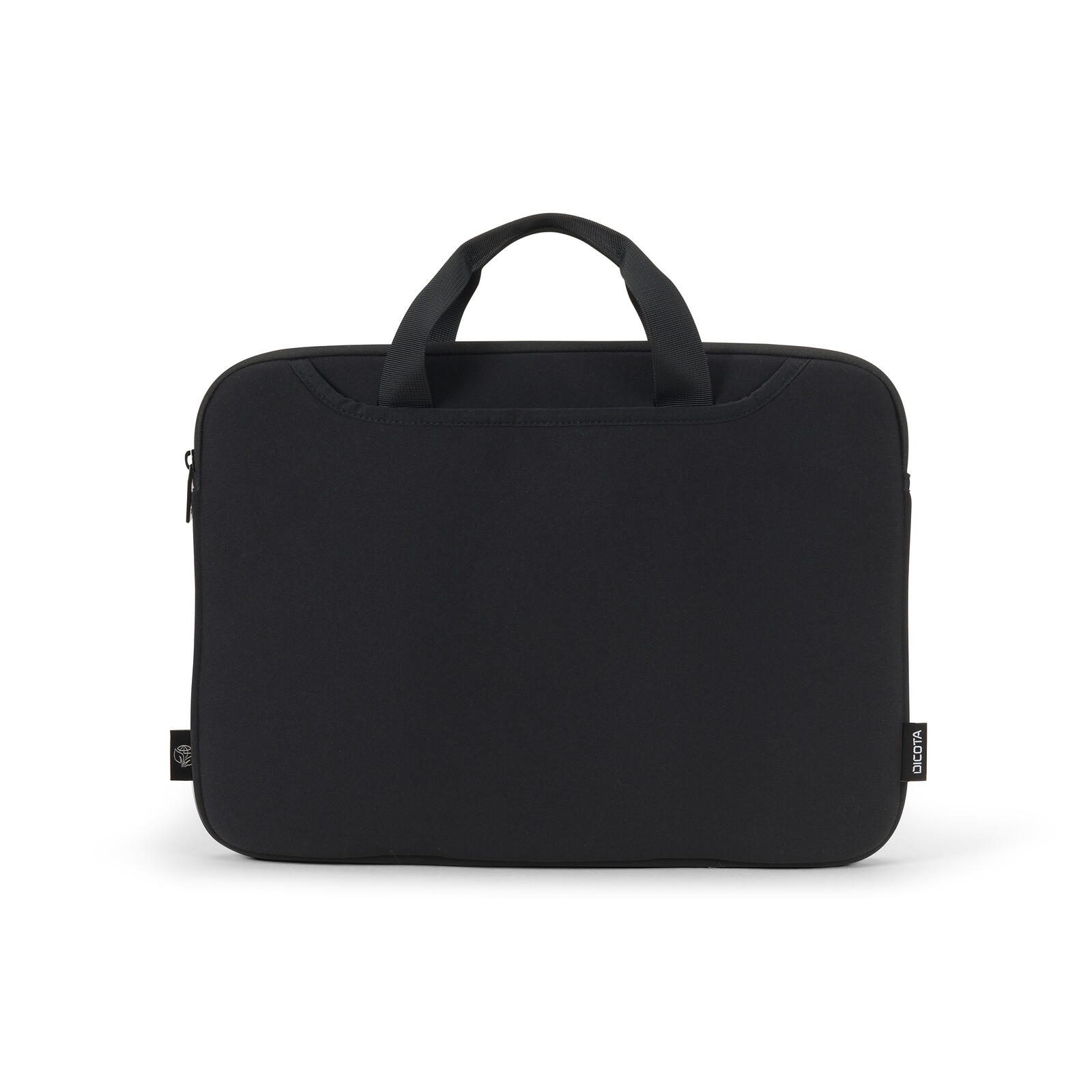 Borsa nera per laptop, maniglia, marchio sul lato. Sfondo bianco.