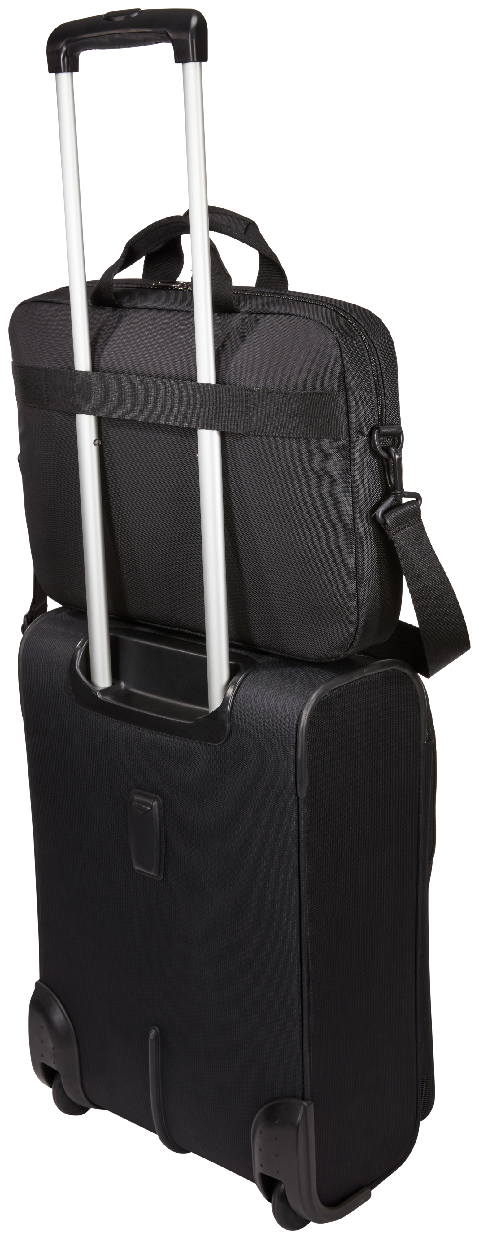 Borsa nera per laptop su una valigia con ruote, con il manico esteso.