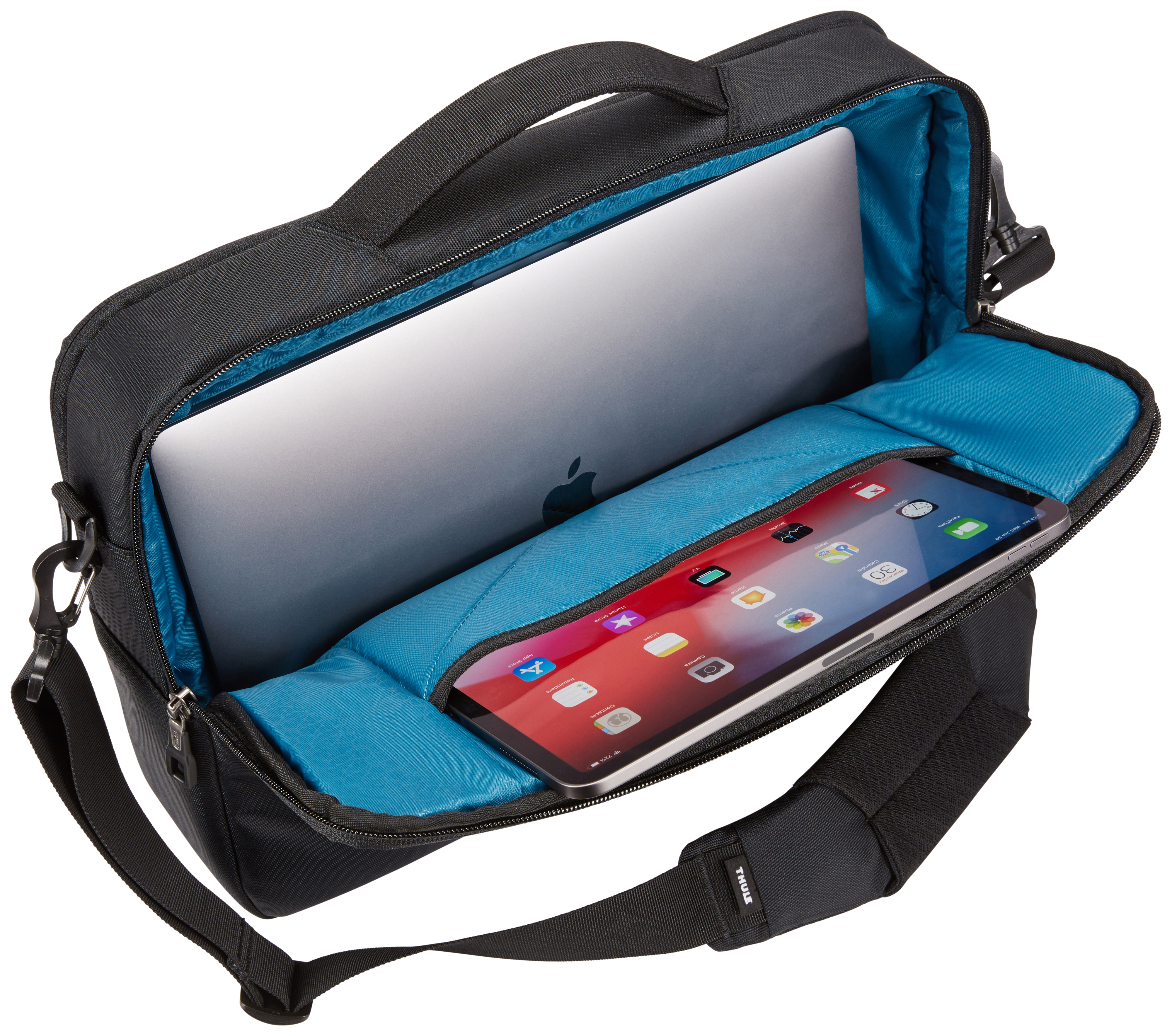 Borsa nera per laptop con laptop e tablet all'interno, aperta, con tracolla.
