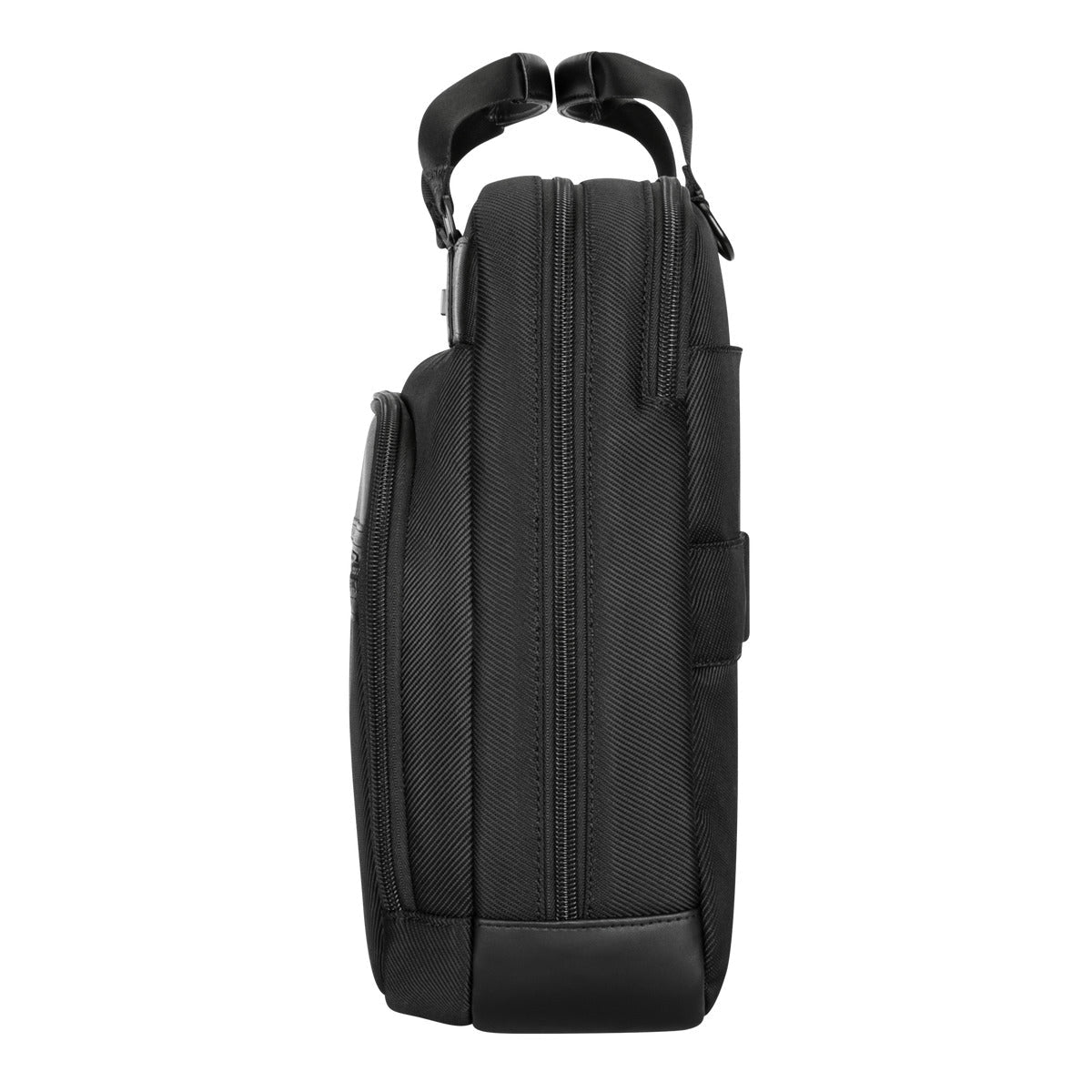 Una borsa per laptop nera di lato su sfondo bianco. Manico e cerniere sono visibili.