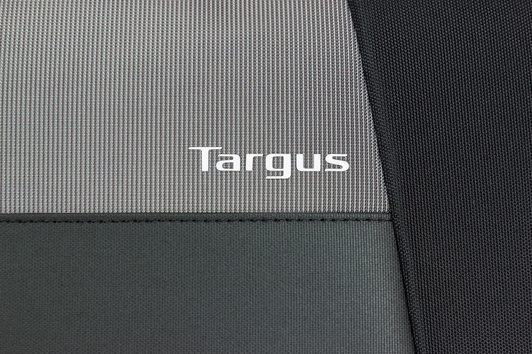 Primo piano di una sezione nera e grigia di una borsa. Presenta il logo bianco Targus.