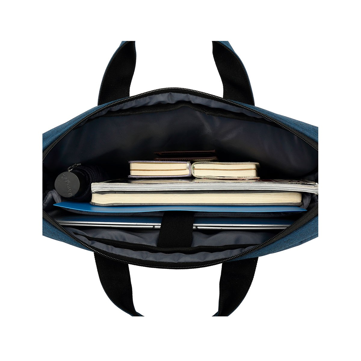 Borsa blu aperta piena di oggetti: libri, quaderni, penna e laptop.