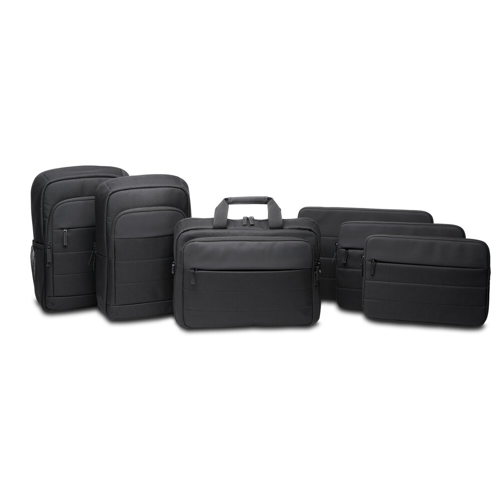 Diverse borse e custodie nere per laptop. Sfondo bianco.