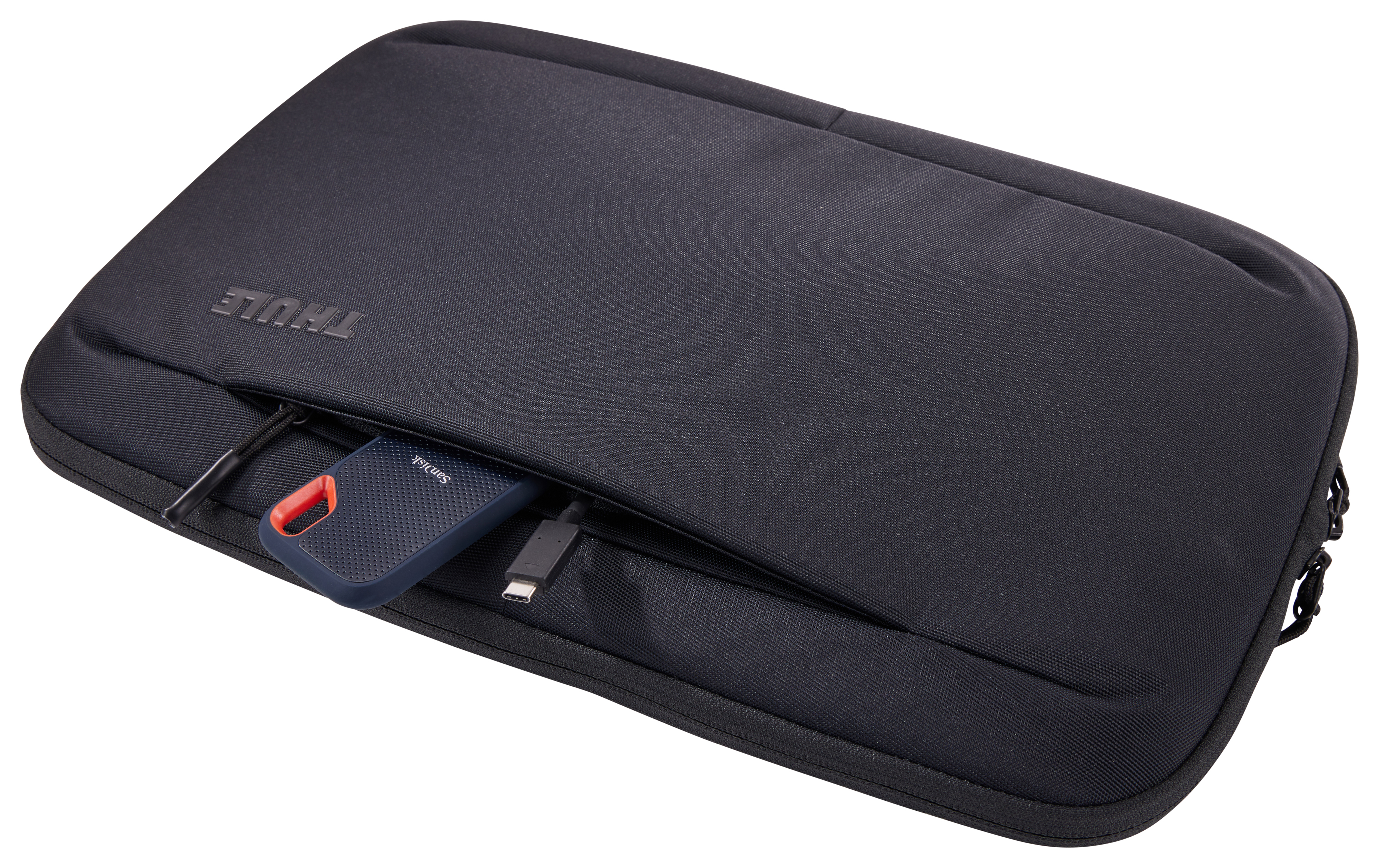 Custodia nera per laptop con una piccola tasca. Contiene chiavetta USB e cavo. Logo Thule.