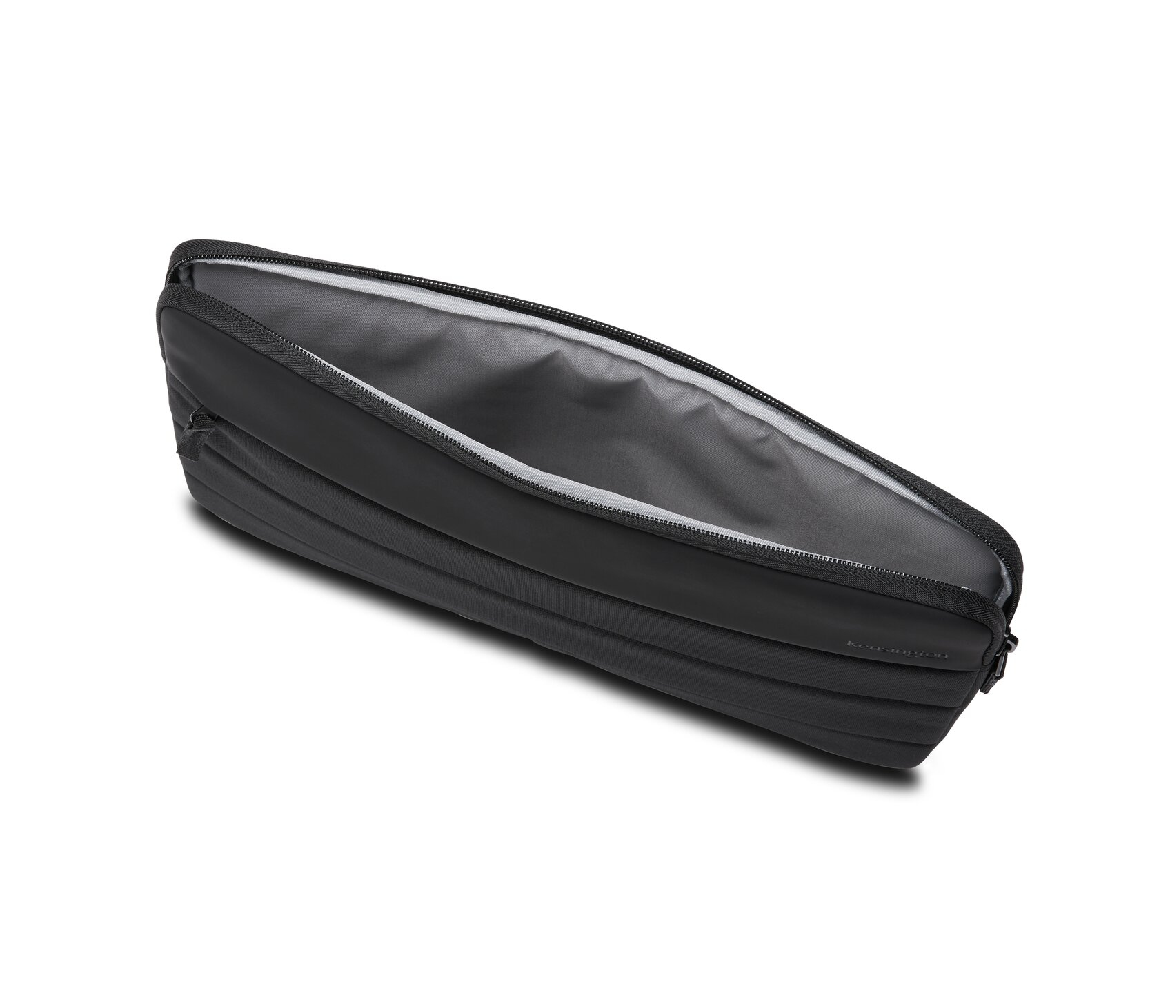 Custodia nera per laptop, aperta, con interno bianco, sfondo bianco.