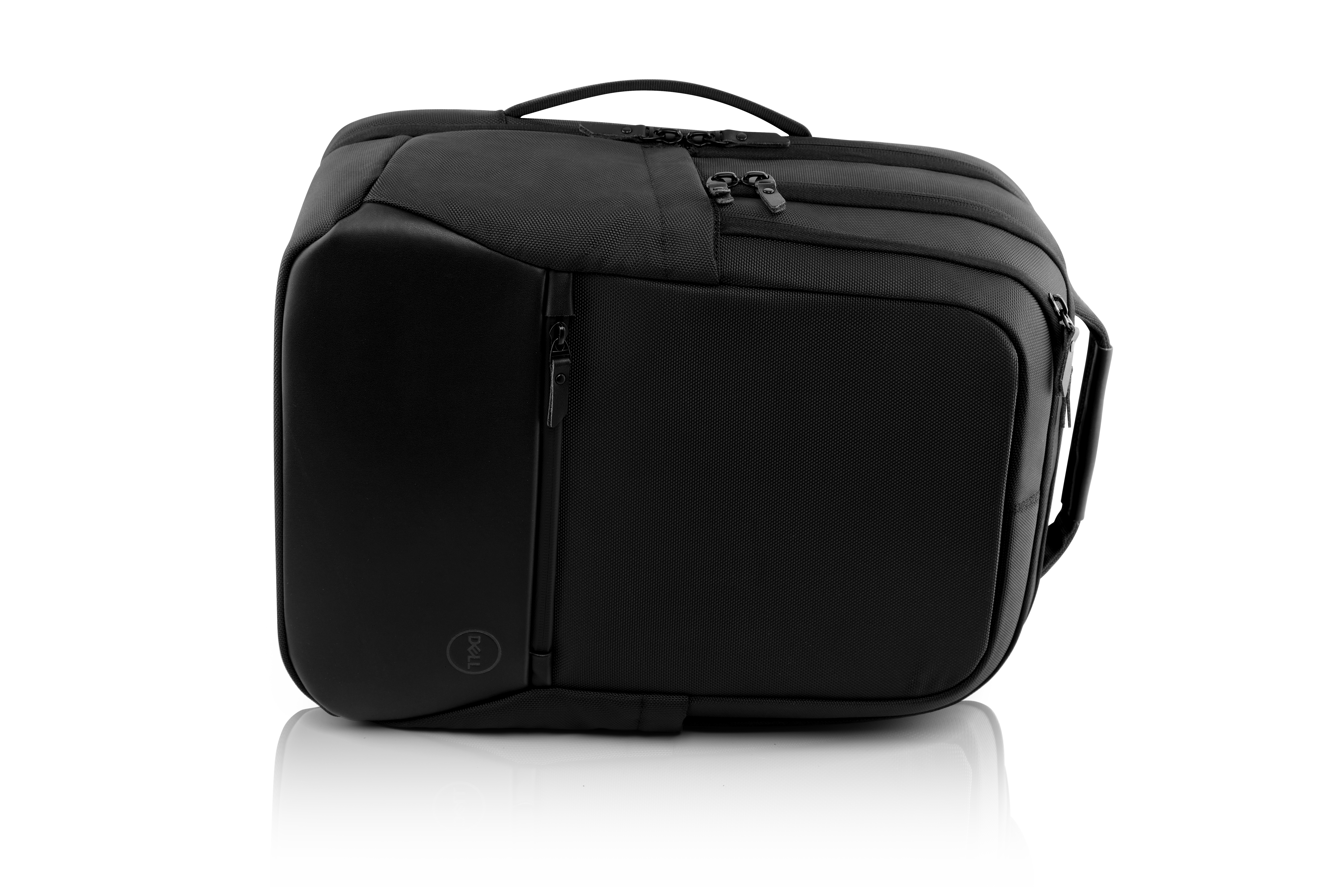 Zaino nero per laptop con manico e cerniera. Sfondo bianco.