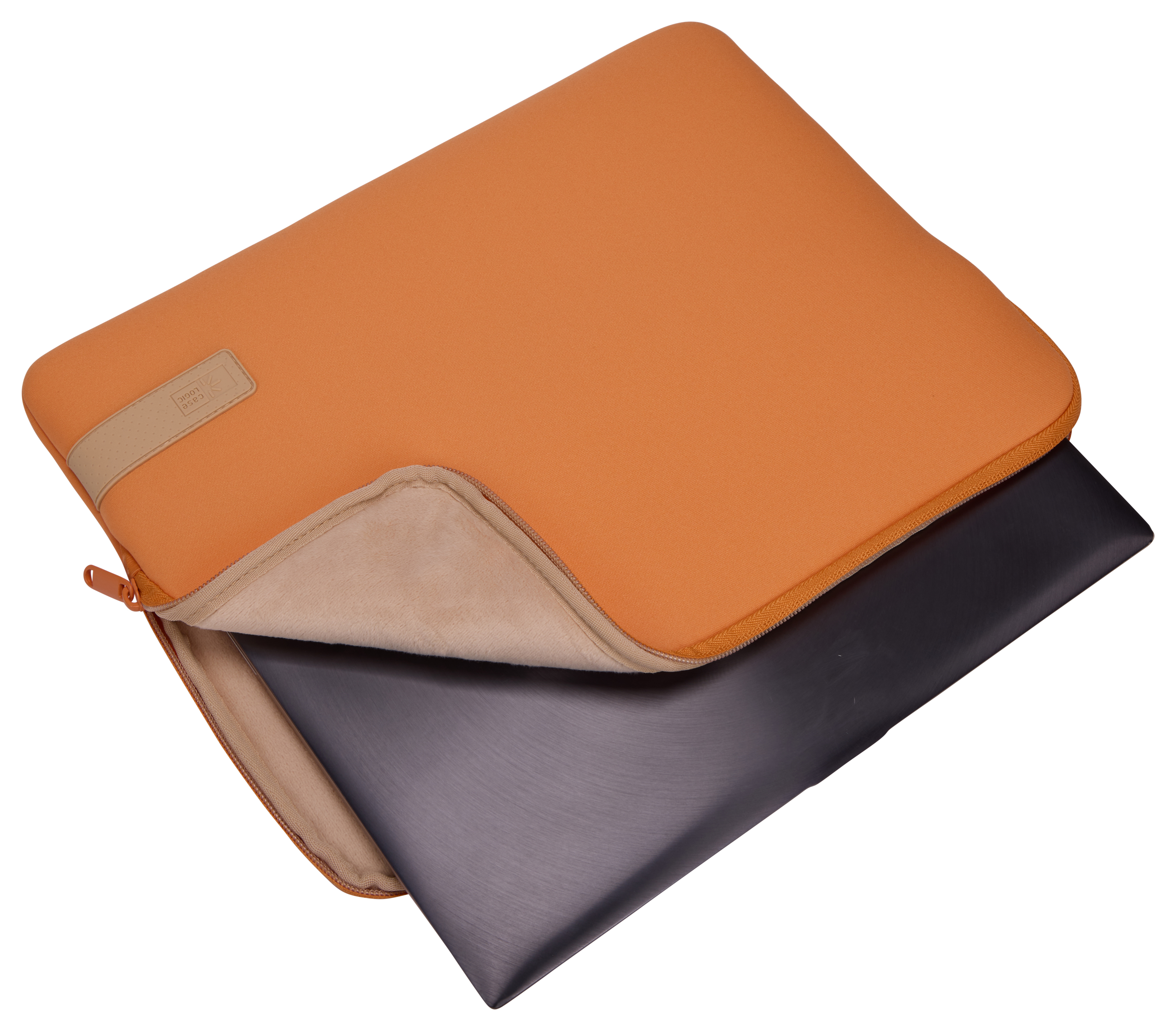 Custodia arancione per laptop con un laptop nero all'interno. La custodia ha una cerniera.