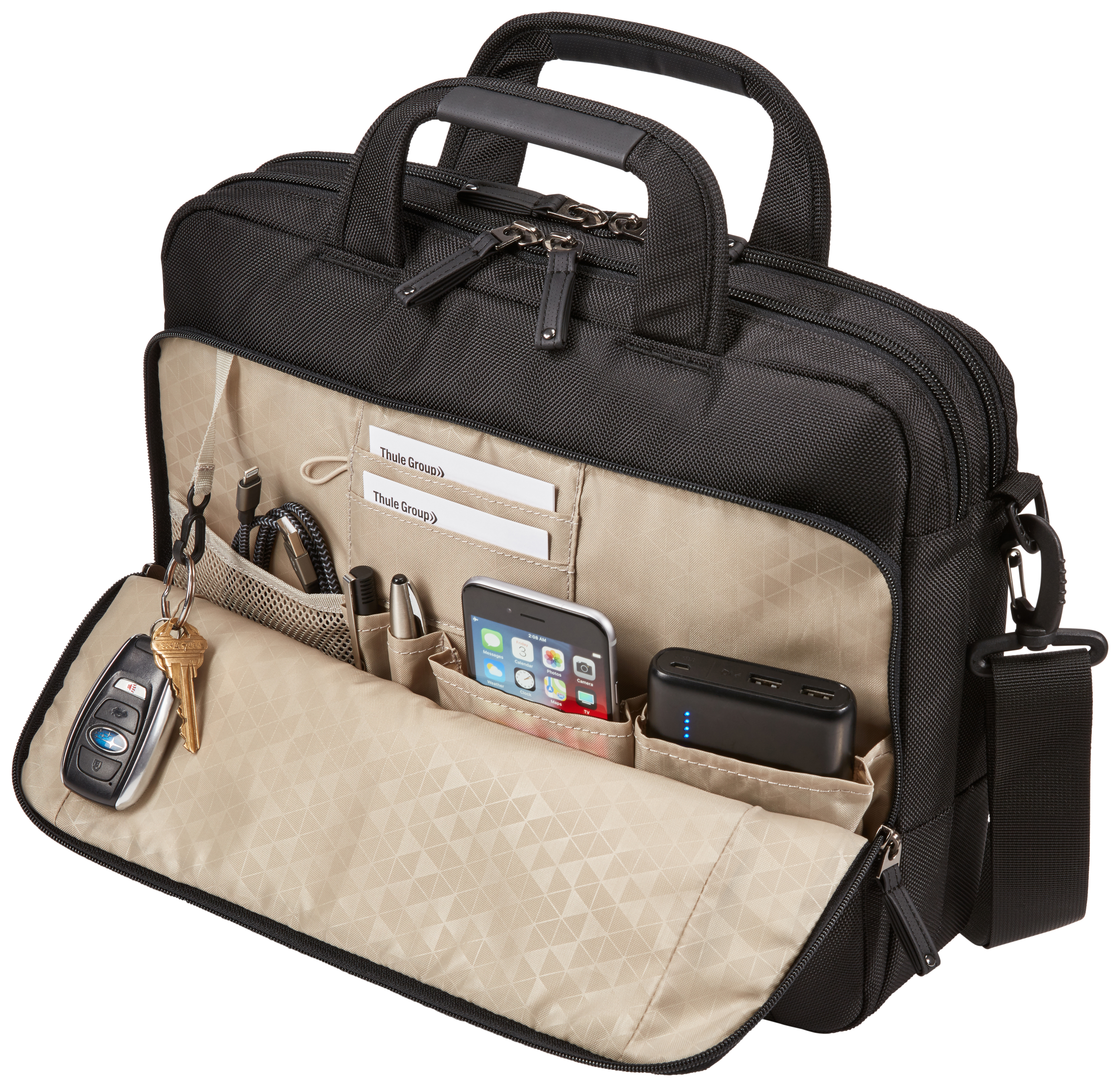 Zwarte business tas met open compartiment met accessoires: sleutels, telefoon, powerbank, pennen.