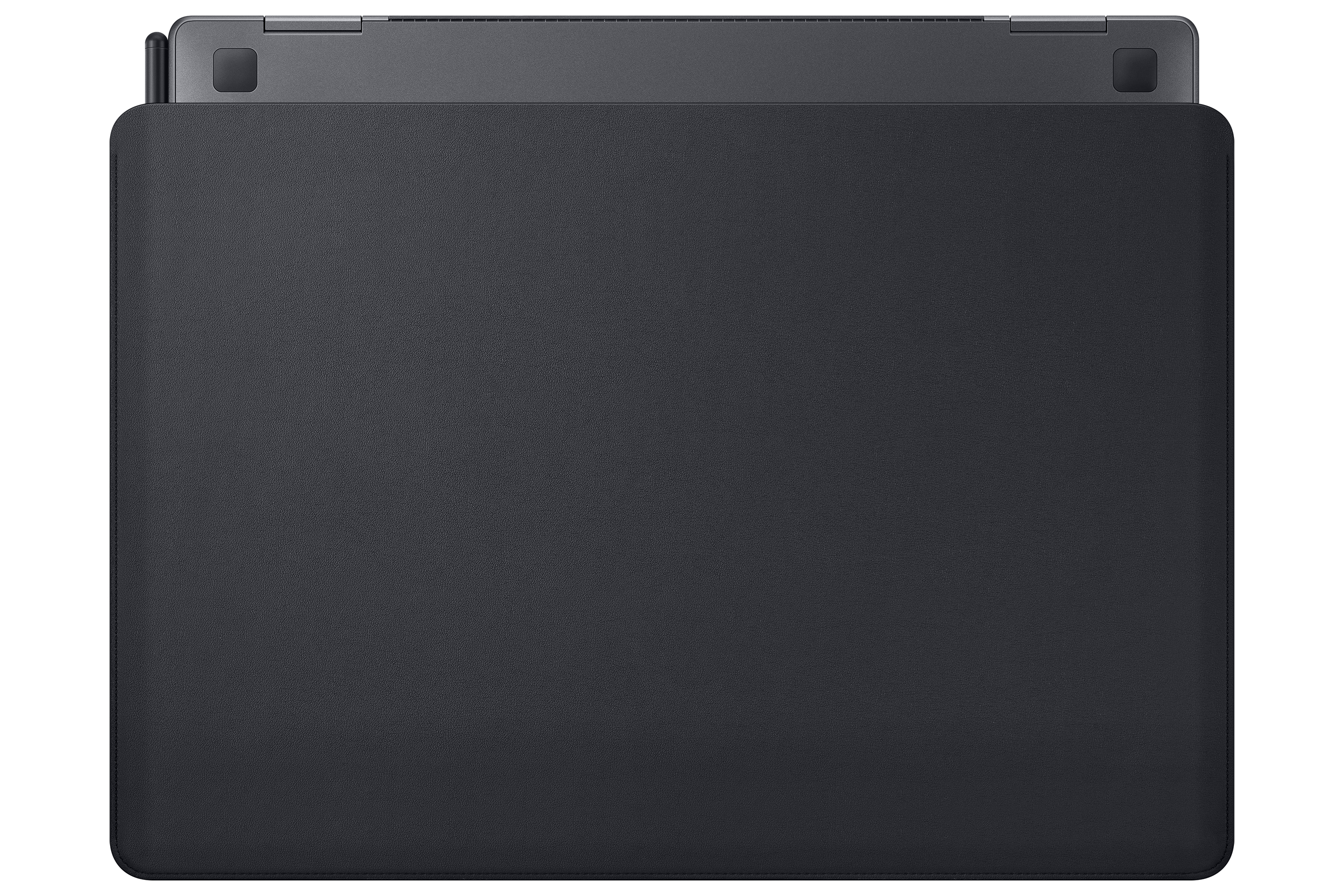 Un laptop nero è in una custodia nera. Il retro del laptop è visibile.