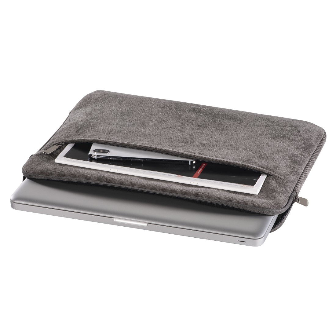 Graue Laptoptasche offen. Ein Laptop, Tablet und Telefon drin.