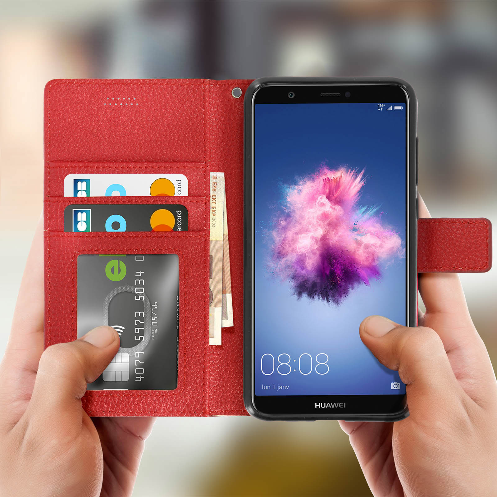 Mani che tengono un telefono in una custodia a portafoglio rossa, mostrando lo schermo.