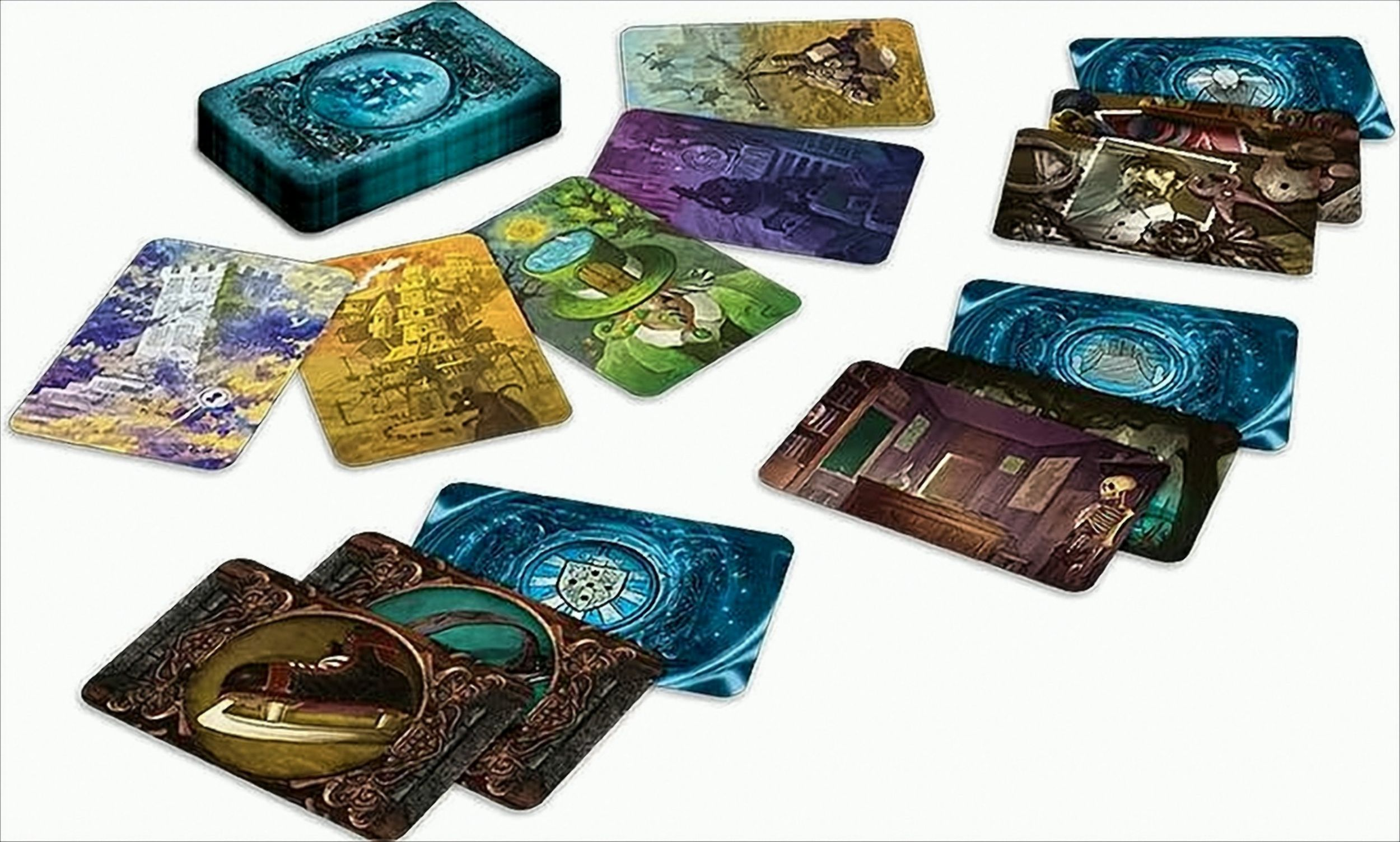 Mehrere Spielkarten, einige in einer Box, mit Illustrationen und spielbezogenen Designs.