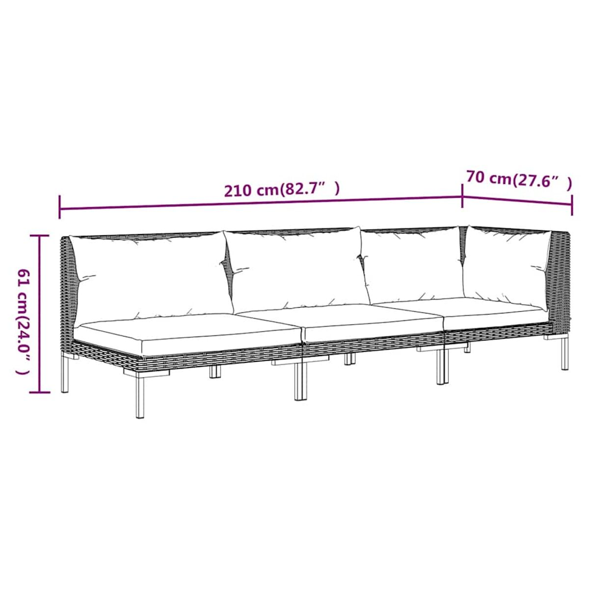 Diagramm eines großen Outdoor-Sofas mit Abmessungen. Es hat weiße Kissen und einen Korbrahmen.