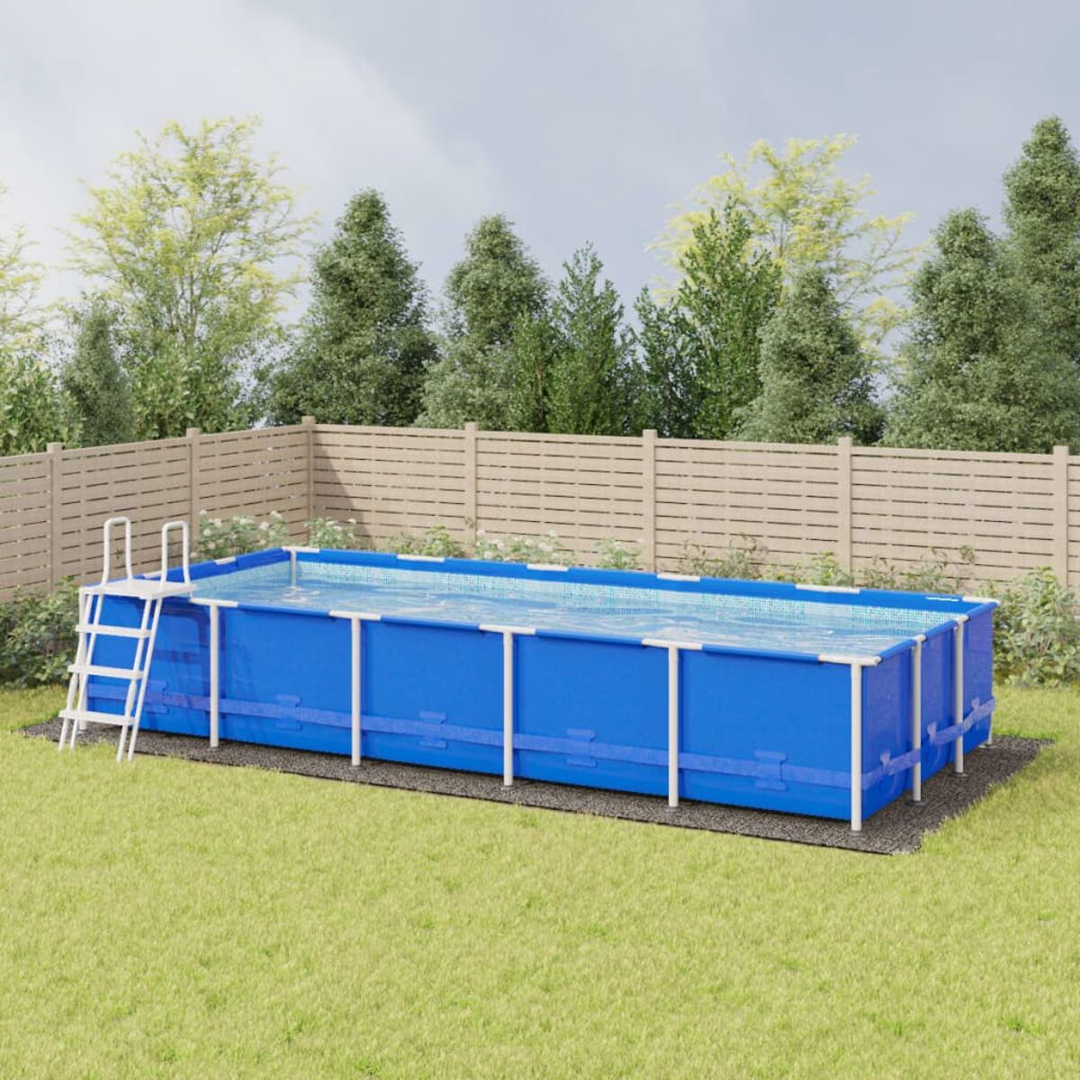 Rechteckiger blauer Pool mit Leiter auf grünem Gras.