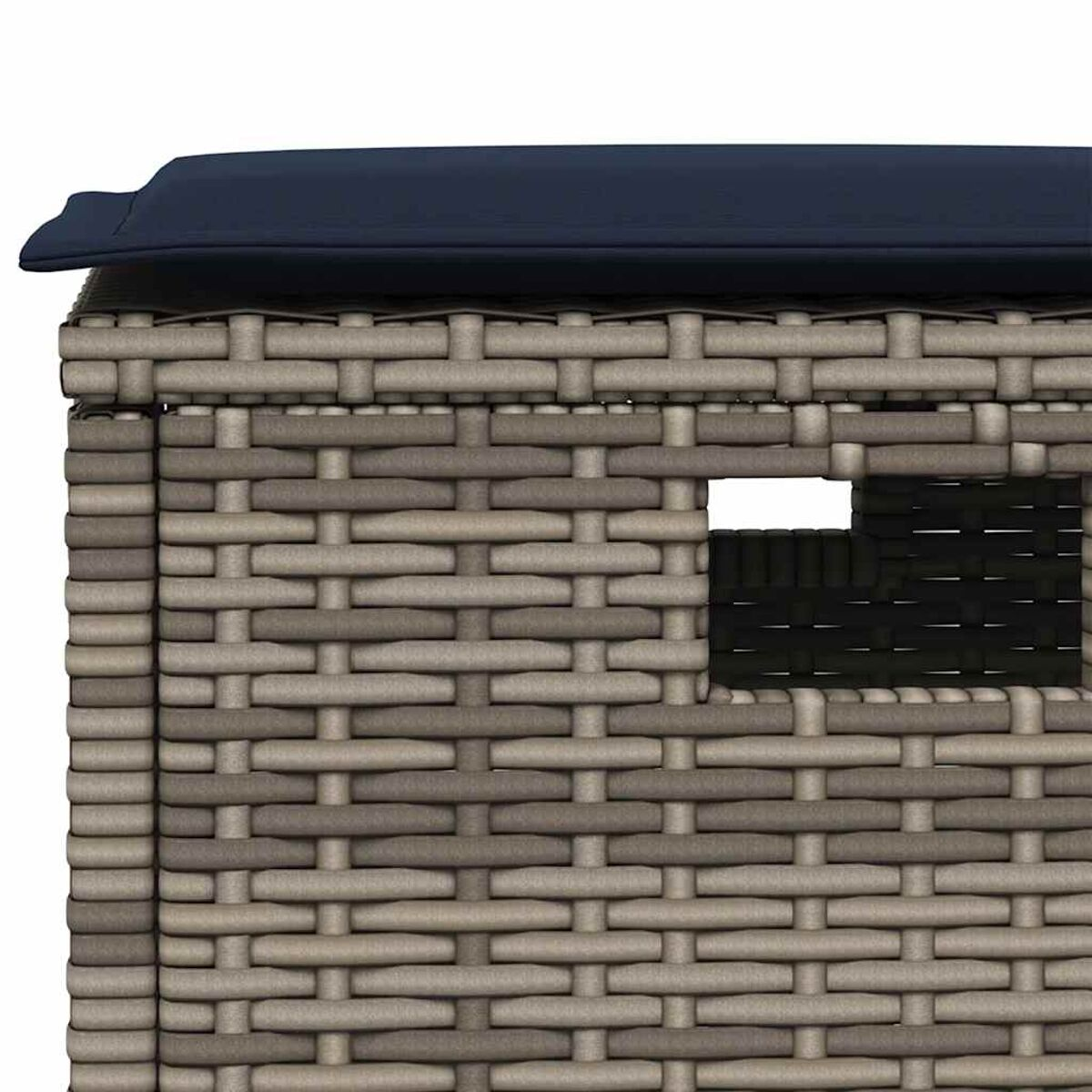 Nahaufnahme einer gewebten Aufbewahrungsbox mit dunkelblauem Deckel, mit Seitenöffnungsdetails.