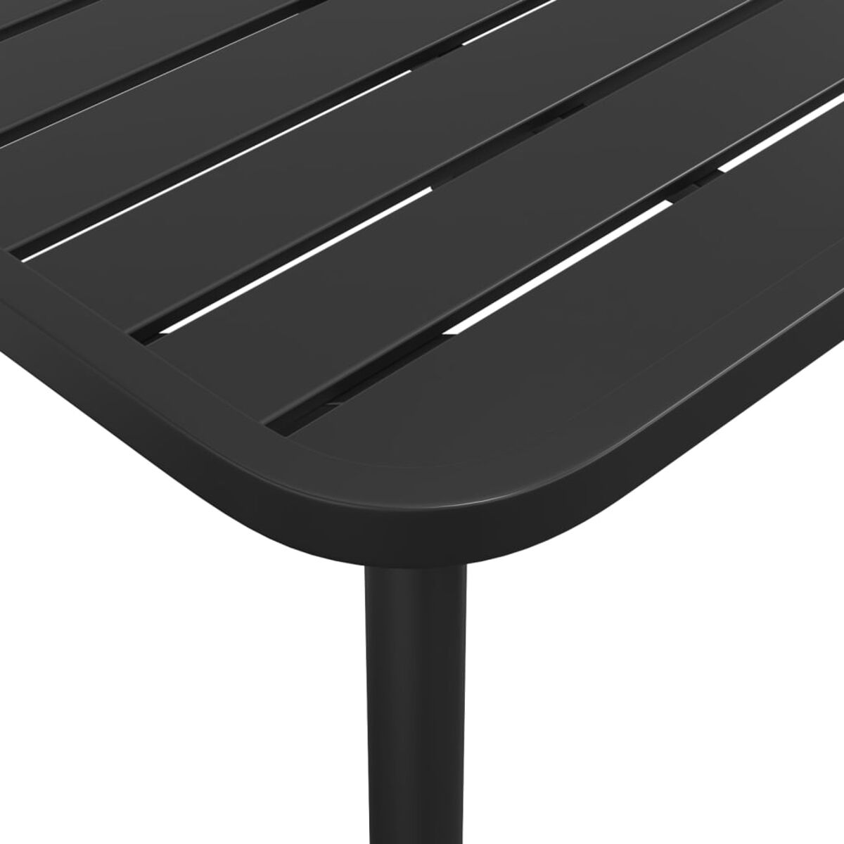 Ecke eines schwarzen Metall-Außentisches. Klares, modernes Design mit abgerundeten Kanten.