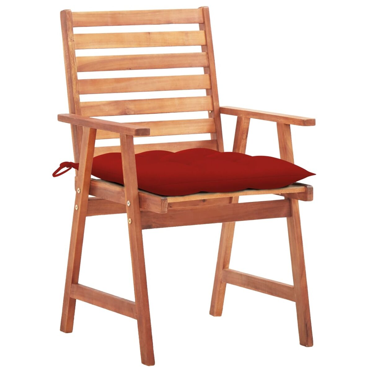 Holzstuhl mit rotem Kissen. Der Stuhl hat Armlehnen.