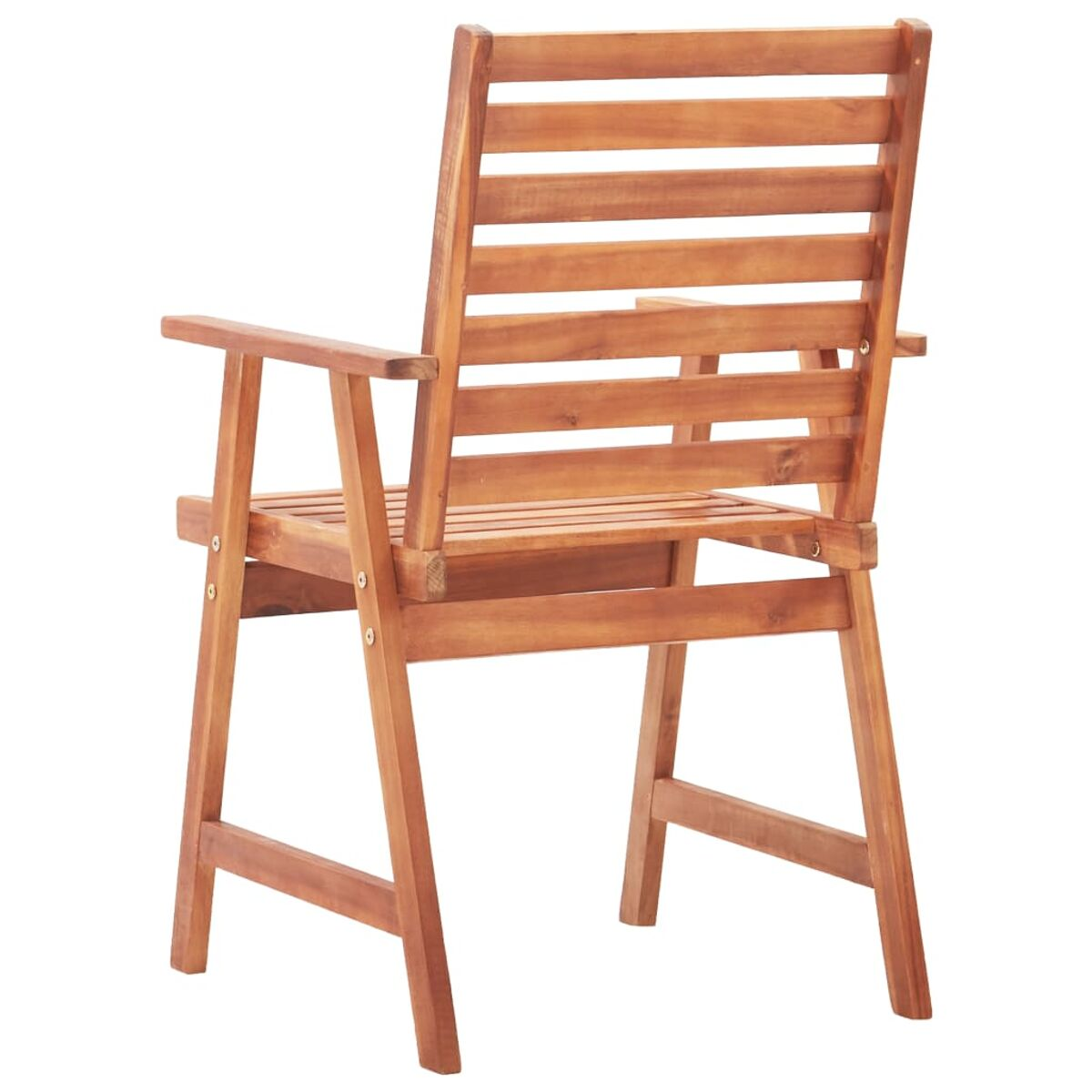 Ein Holzstuhl von hinten betrachtet, mit Armlehnen und vertikalen Lamellen, auf weißem Grund.