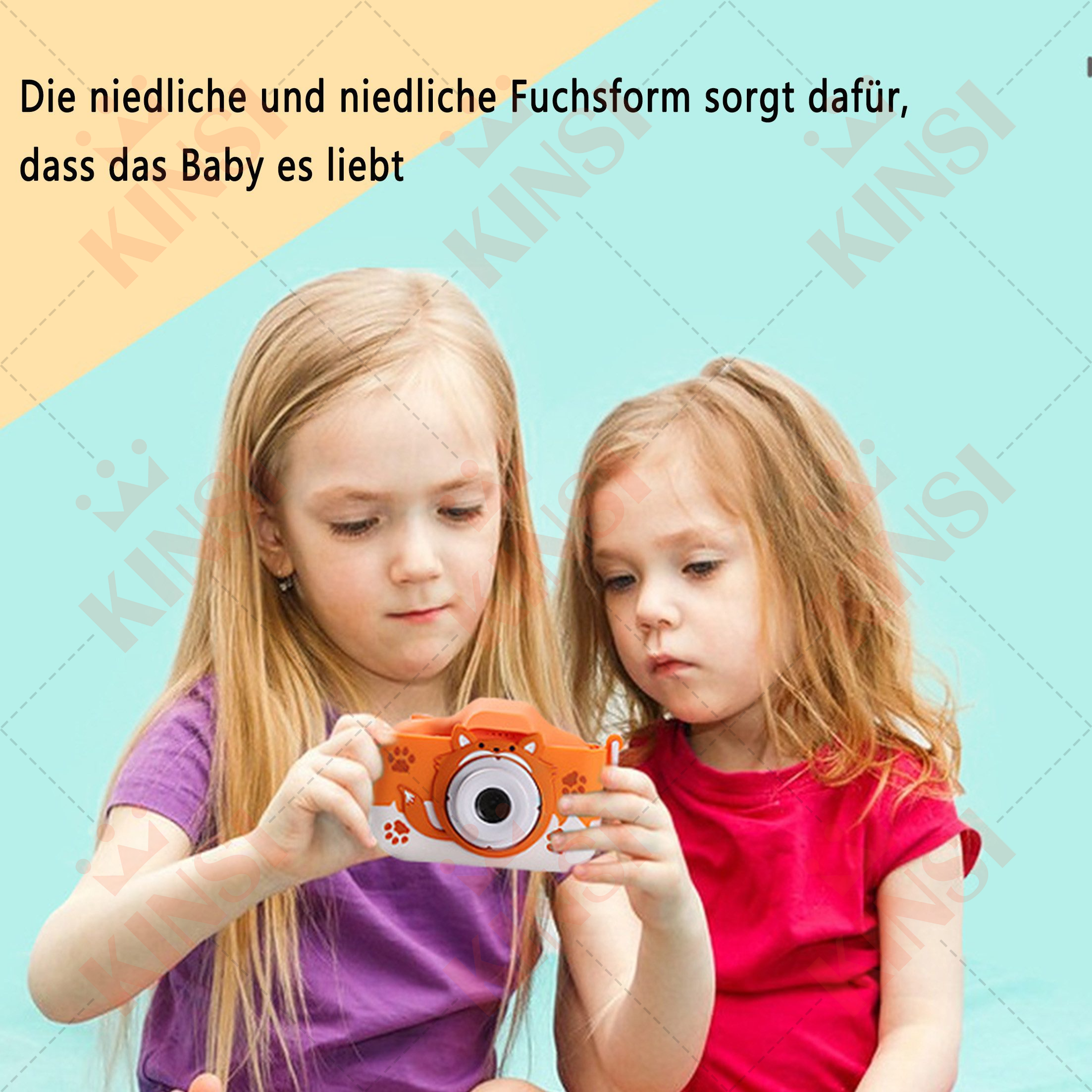 Zwei Mädchen halten eine orangefarbene Spielzeugkamera. Eines trägt ein lila Hemd, das andere ein rotes.