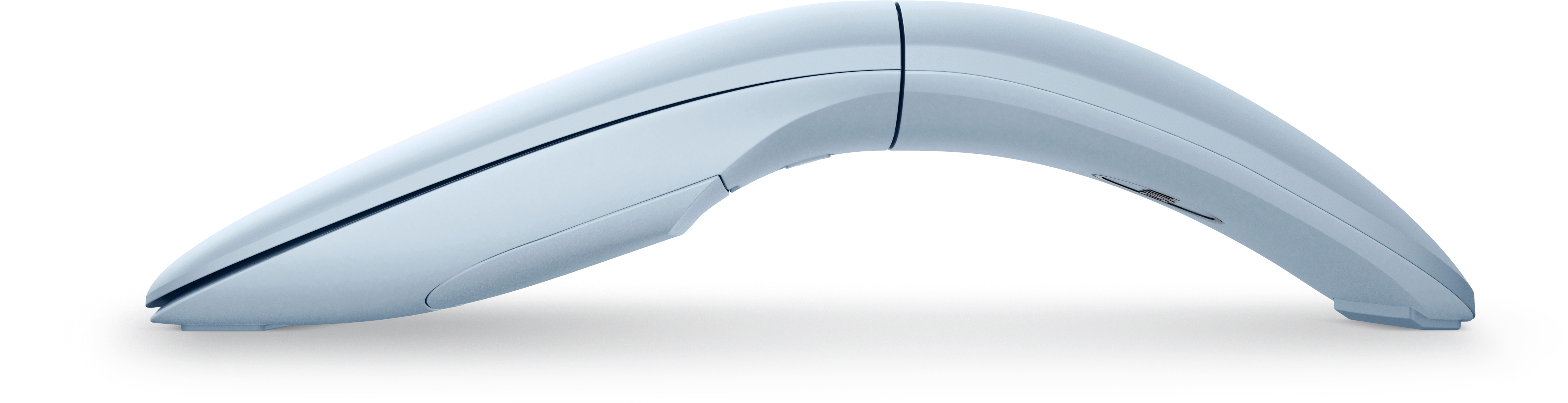 Zakrzywiona, jasnoniebieska mysz o gładkiej konstrukcji, idealna do ergonomicznego użytkowania.