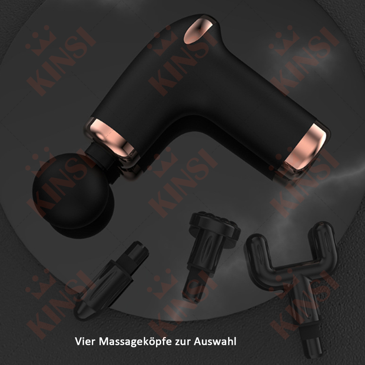 Schwarze Massagepistole mit vier austauschbaren Köpfen, dunkler Hintergrund.