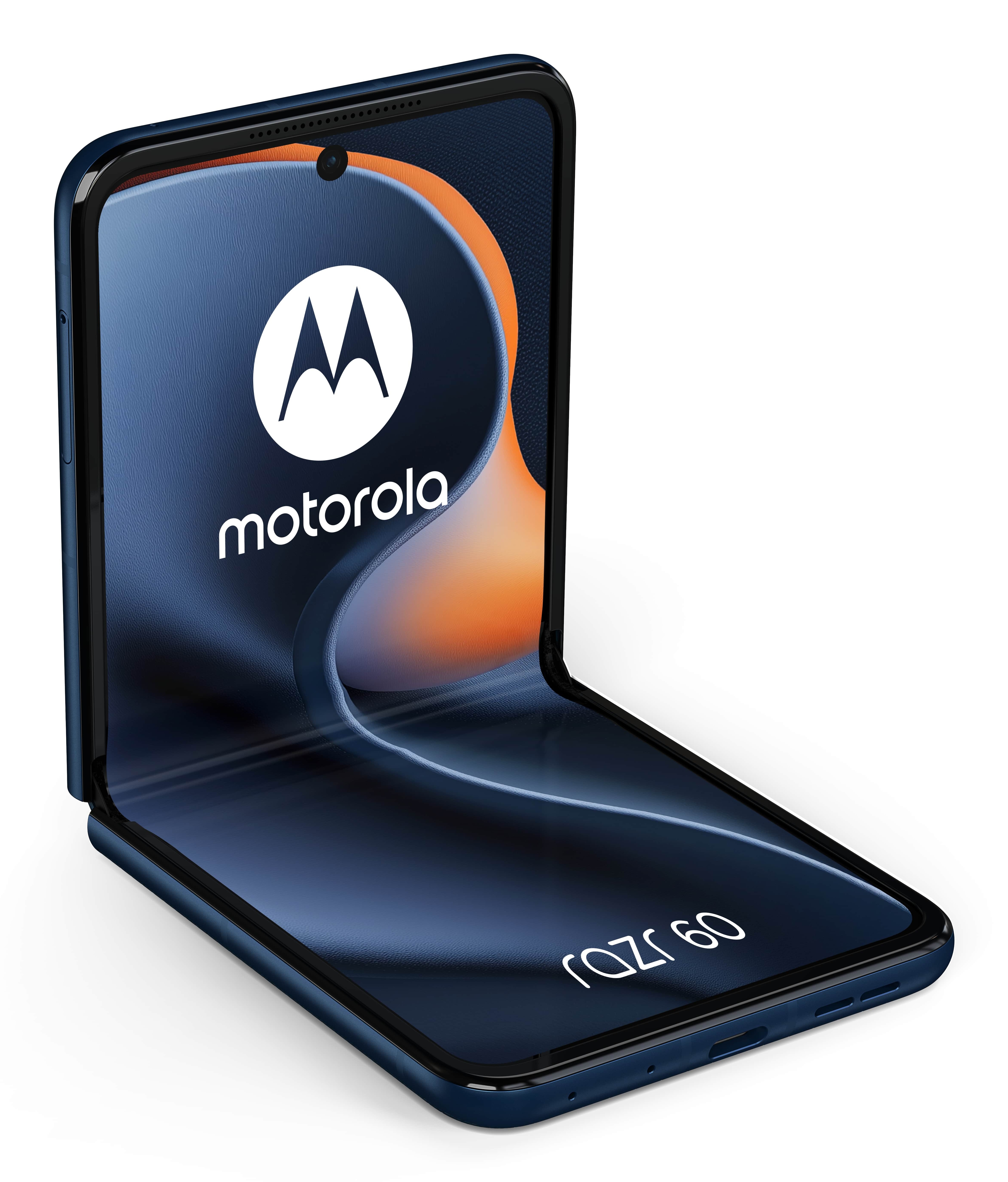 Telefon Motorola Razr 60, niebieski, otwarty pod kątem.