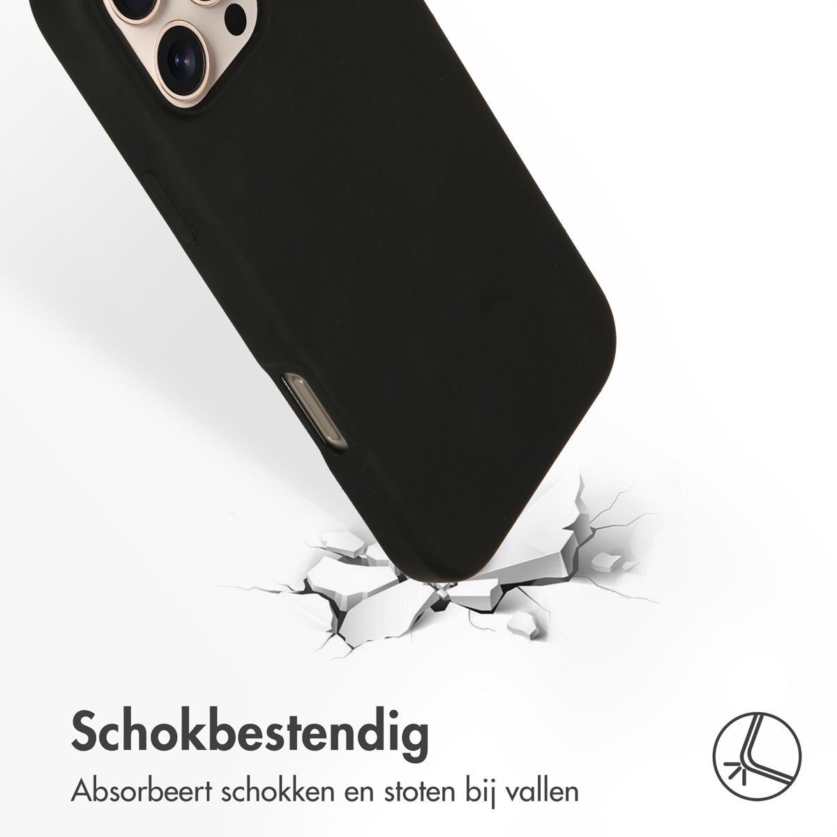 Een zwarte telefoonhoes met scheuren rond het impactpunt. Op een witte achtergrond.