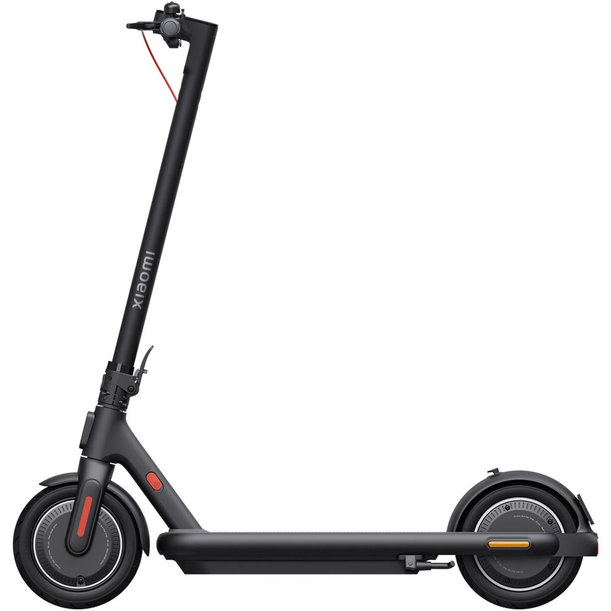 Scooter eléctrico negro con detalles rojos y fondo blanco.