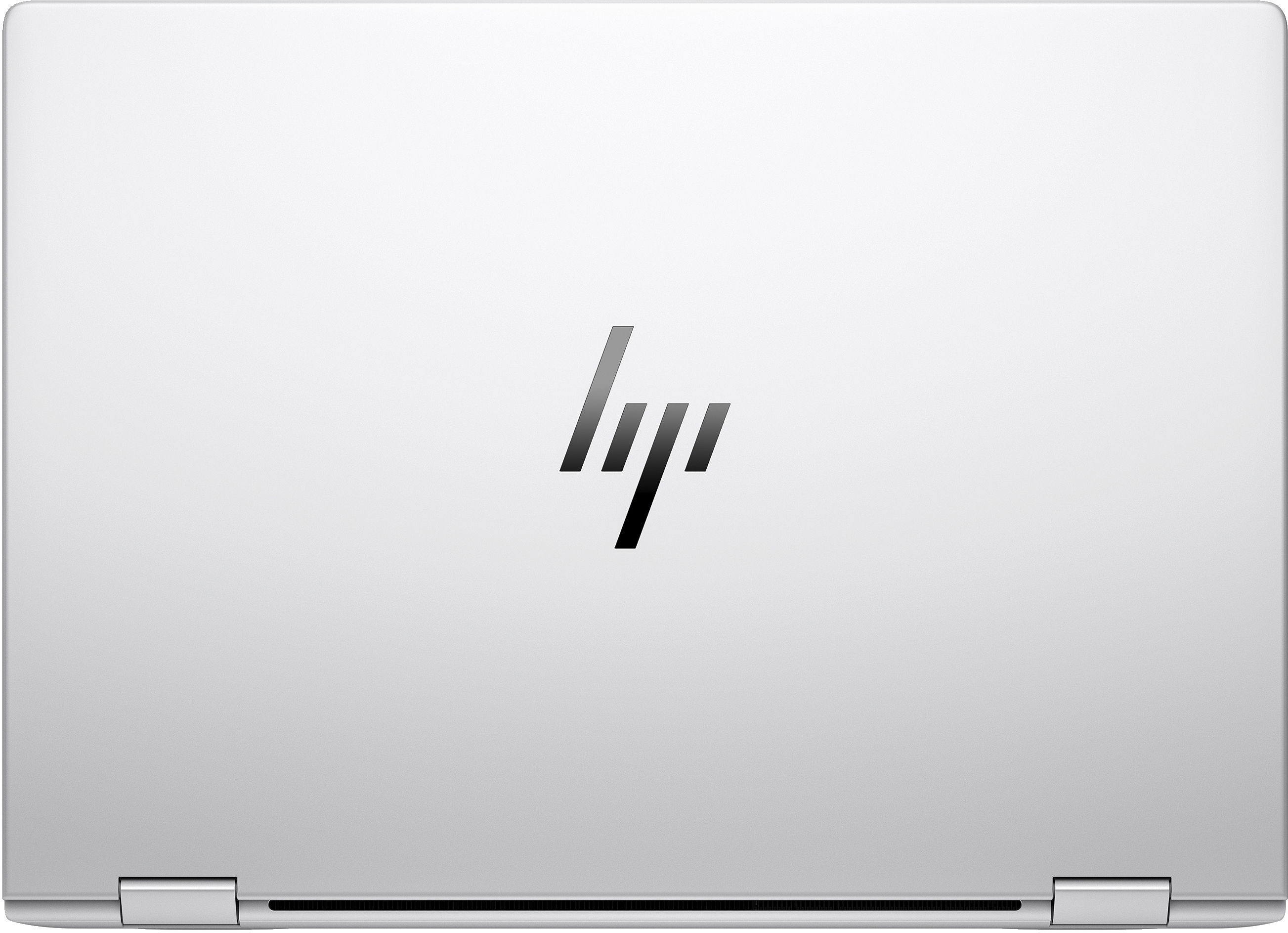 Srebrny laptop, zamknięty. Logo HP na górze. Białe tło.