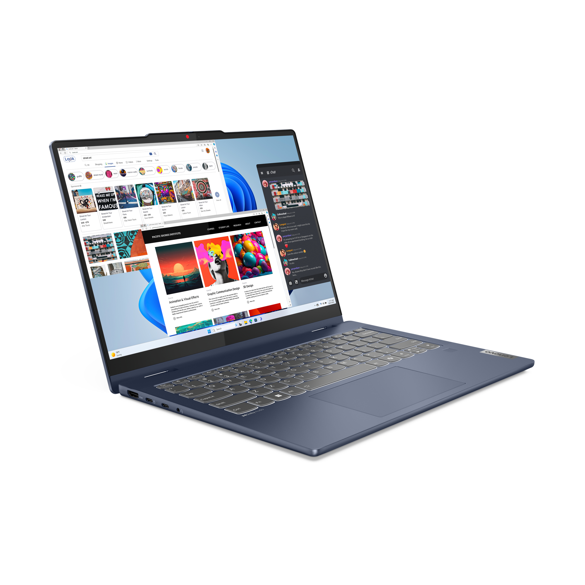 Blauer Laptop, offen. Webseiten werden angezeigt. Weißer Hintergrund. Winkelansicht. Graue Tastatur. Schwarzer Rahmen.