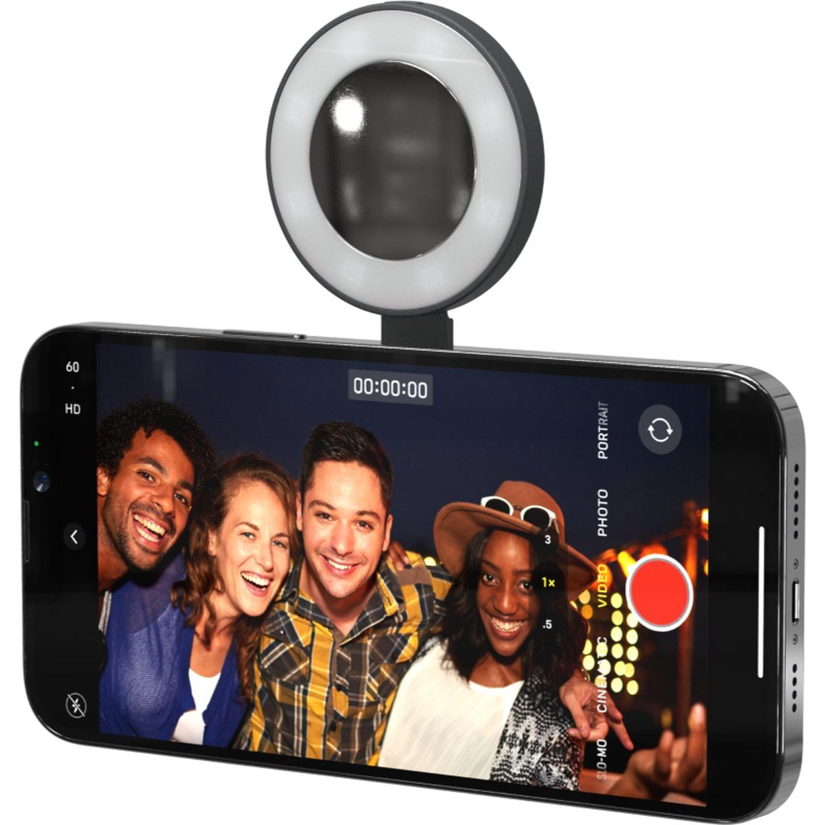 Un téléphone avec un anneau lumineux affiche un groupe d'amis souriants, enregistrant une vidéo.