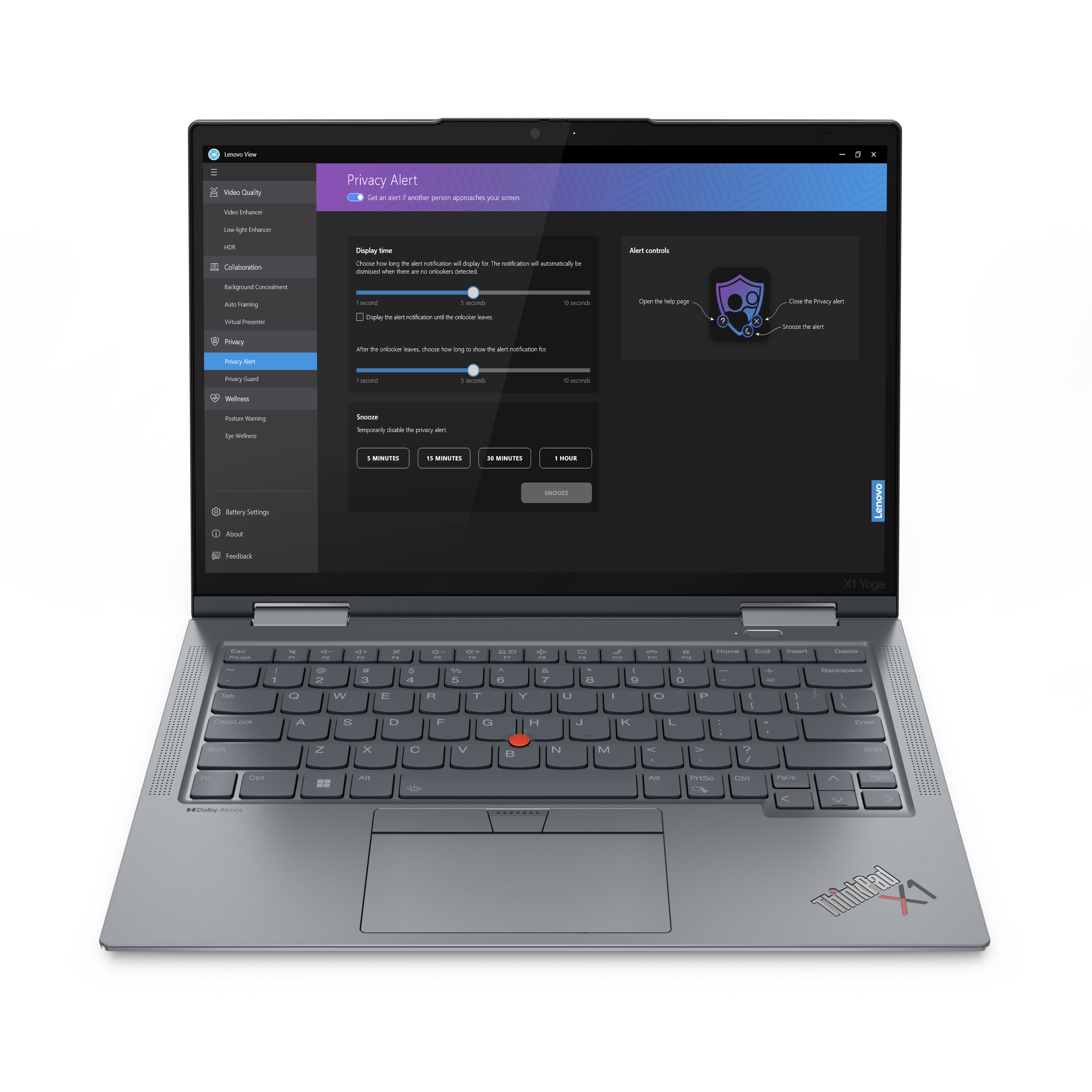 Laptop mit Datenschutzeinstellungen auf dem Bildschirm. Der Laptop ist auf einer weißen Oberfläche geöffnet.
