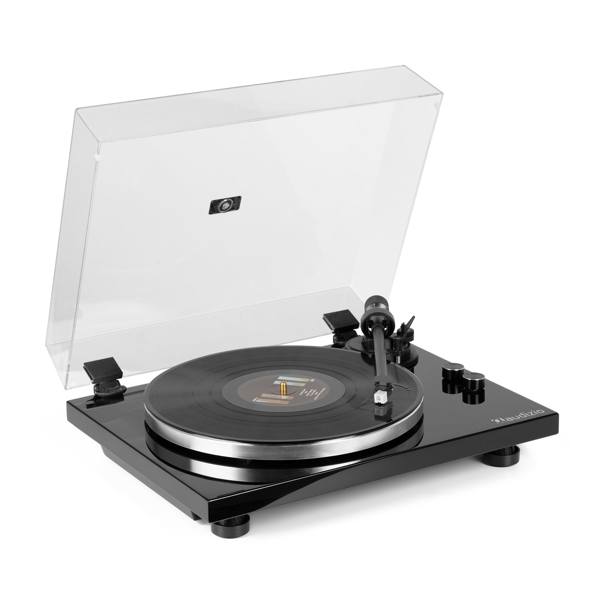 Tocadiscos negro con tapa transparente. Sobre una superficie negra.