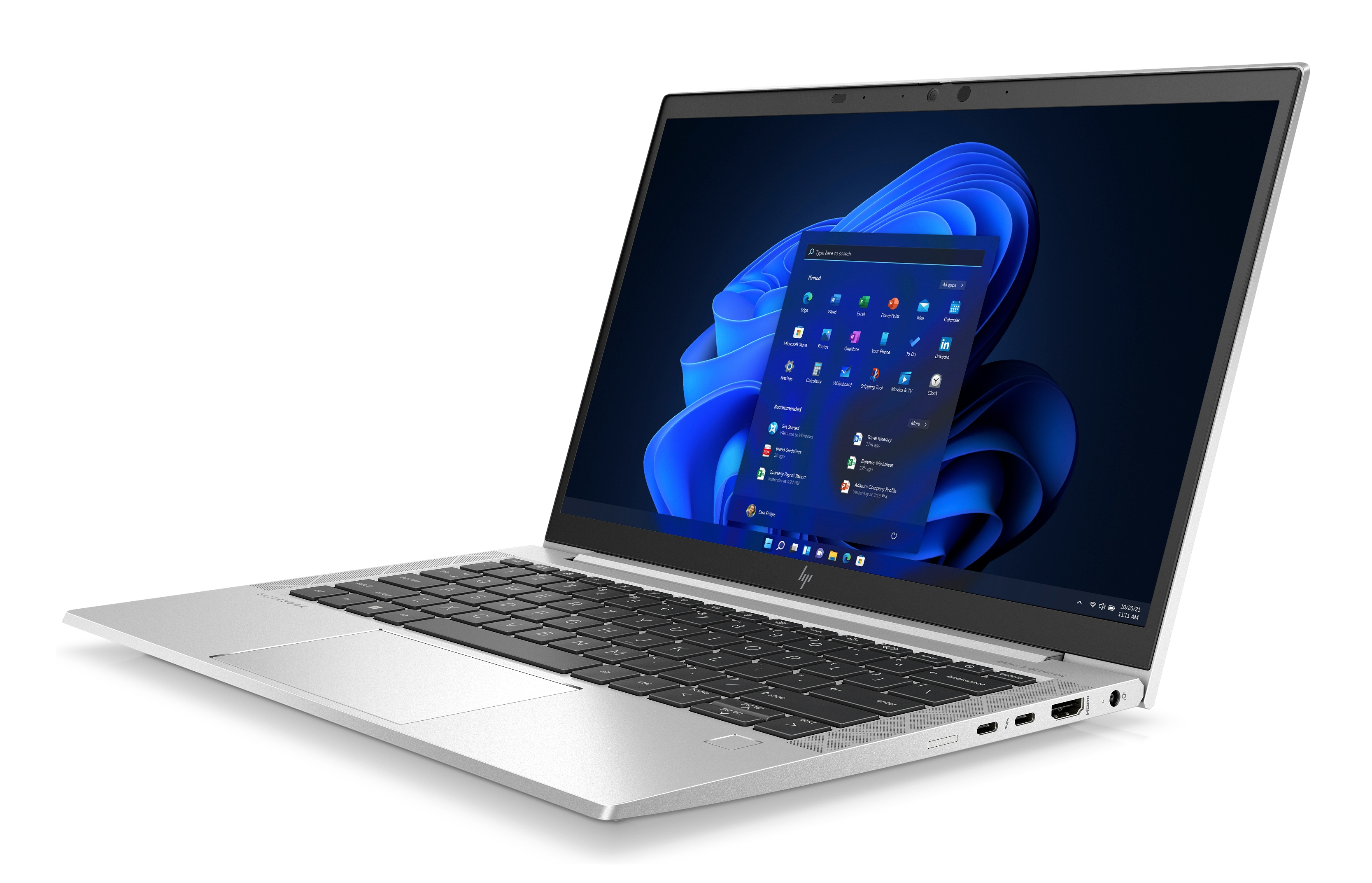 Silberner Laptop offen, Bildschirm zeigt Windows 11, weißer Hintergrund.