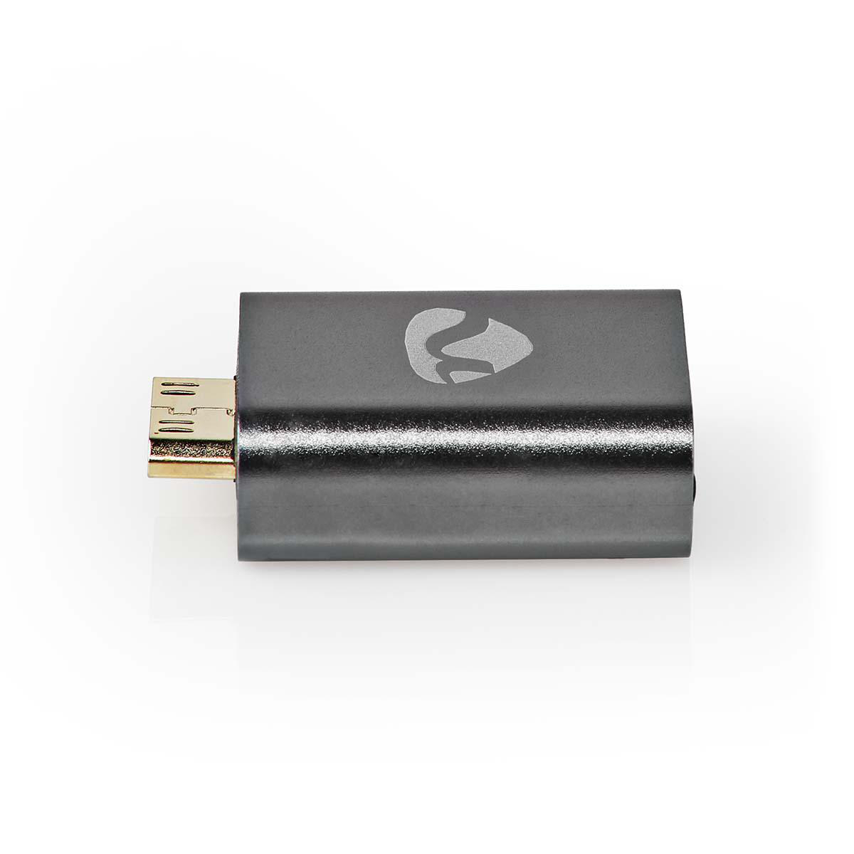 Dunkelgrauer Adapter. Silberner Stecker an der Seite. Schwarzes Logo in der Mitte. Weißer Hintergrund.