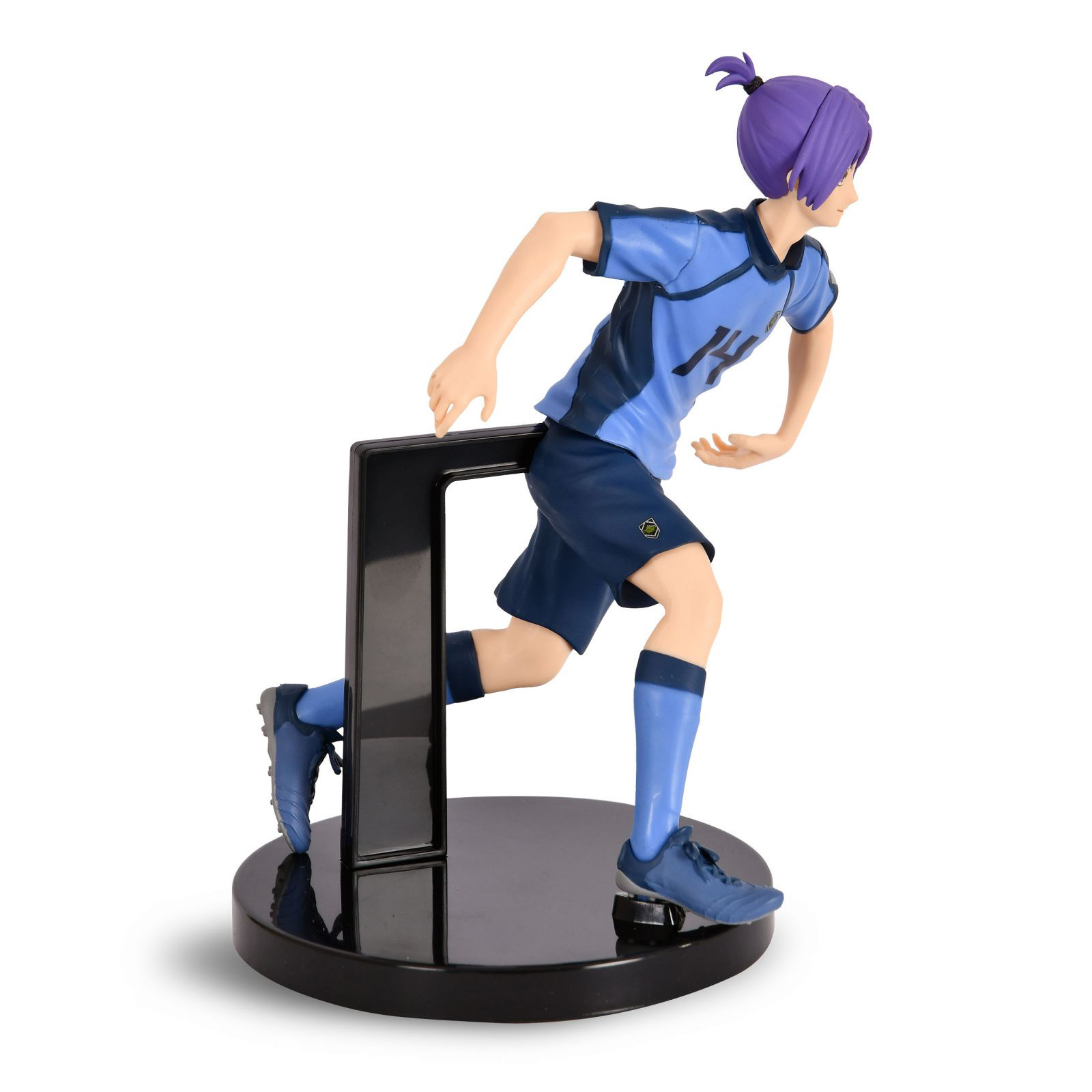 Anime-Figur eines Fußballspielers in Blau, rennend. Schwarze Basis, weißer Hintergrund.
