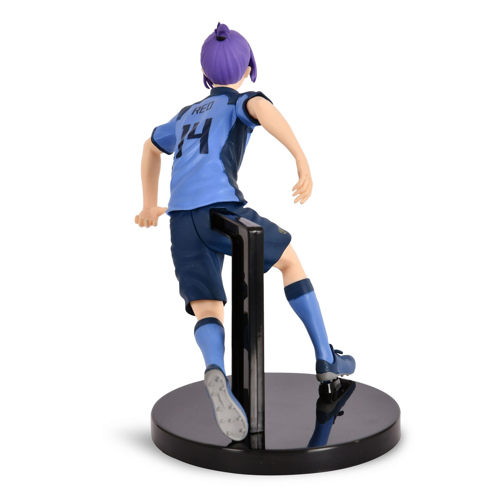 Figur eines Fußballspielers in Blau, mit lila Haaren. Er steht auf einem schwarzen Ständer.